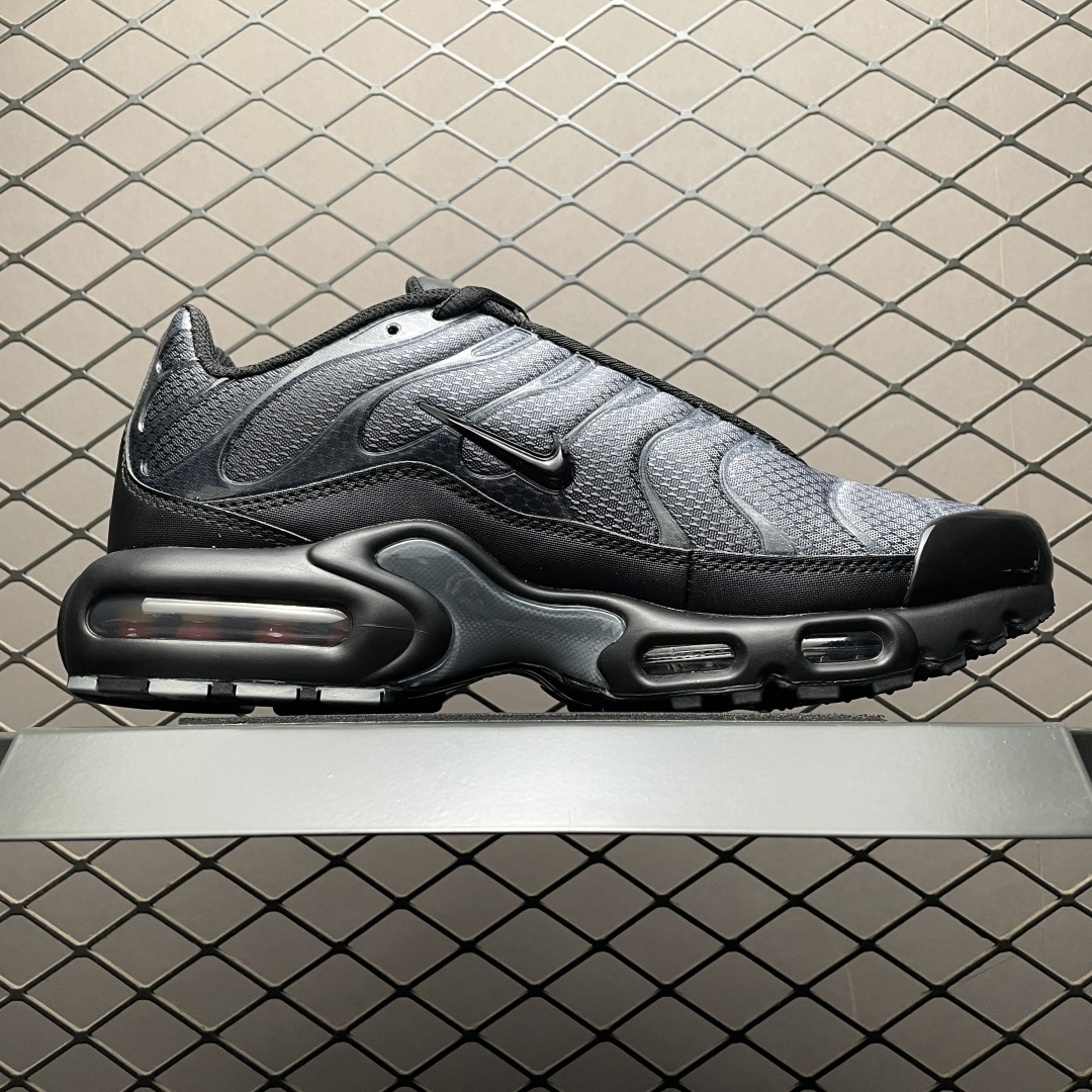 图片[3]-PB版 NK Air Max Plus TN 复古气垫跑鞋 IB2253-001 大厂出品 多道QC标准品控质检 整体配色采用撞色妆点 鞋面网眼布和皮革材质打造 中底搭载 Air Max 科技 保证了日常穿着的缓震性！鞋垫处和鞋后跟印有 TN 字样 彰显鞋款身份 尺码：36 36.5 37.5 38 38.5 39 40 40.5 41 42 42.5 43 44 44.5 45 46-选品中心