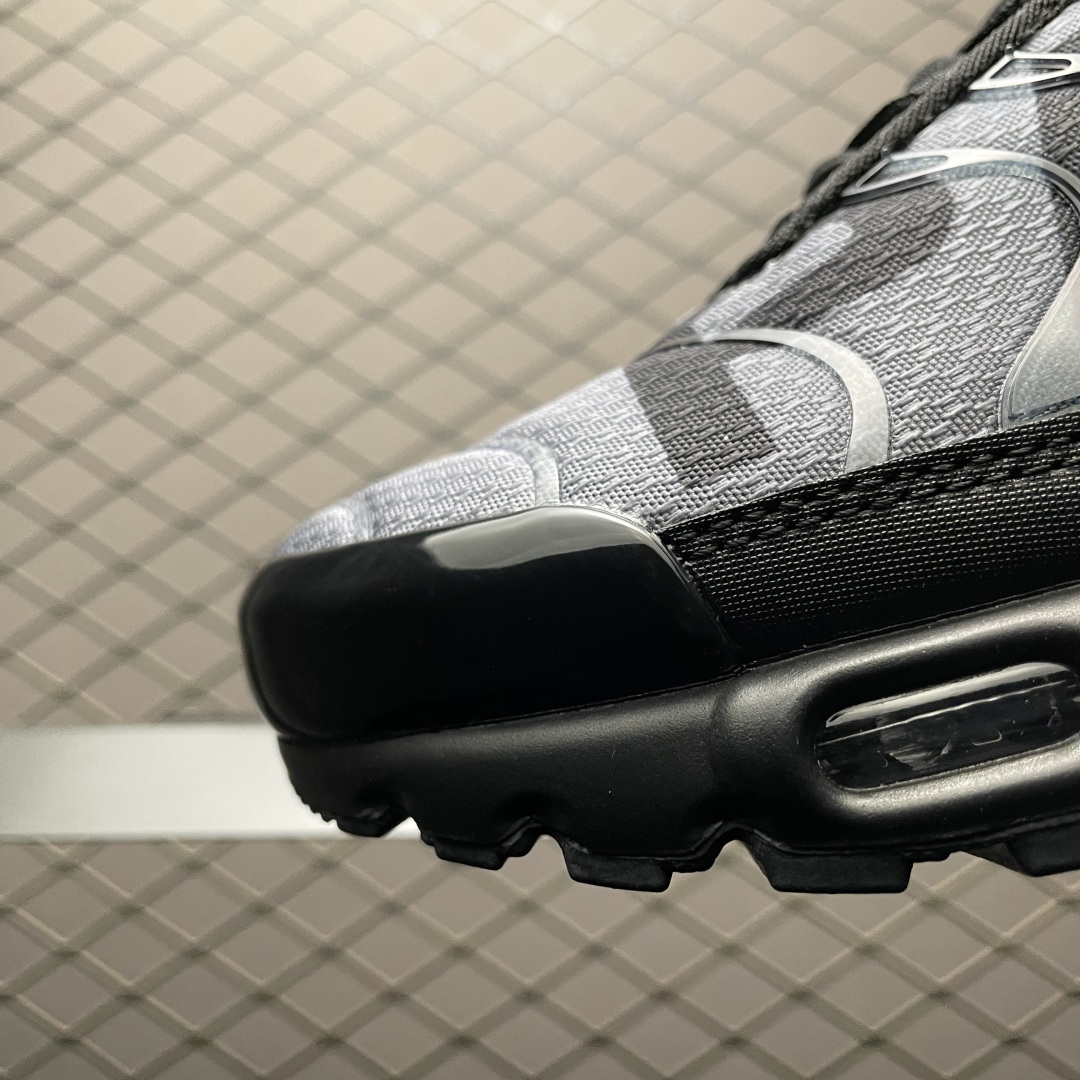 图片[6]-PB版 NK Air Max Plus TN 复古气垫跑鞋 IB2253-001 大厂出品 多道QC标准品控质检 整体配色采用撞色妆点 鞋面网眼布和皮革材质打造 中底搭载 Air Max 科技 保证了日常穿着的缓震性！鞋垫处和鞋后跟印有 TN 字样 彰显鞋款身份 尺码：36 36.5 37.5 38 38.5 39 40 40.5 41 42 42.5 43 44 44.5 45 46-选品中心