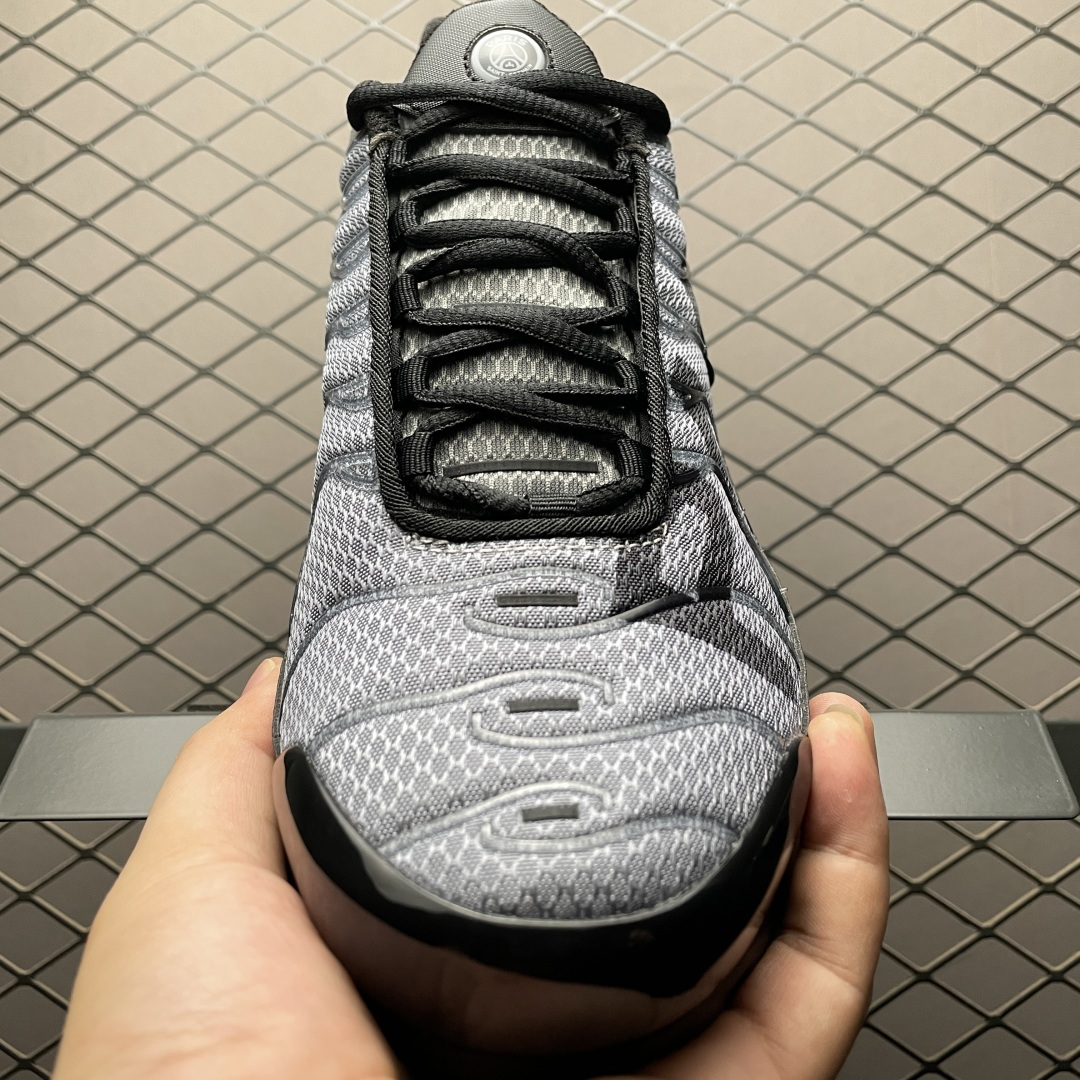 图片[9]-PB版 NK Air Max Plus TN 复古气垫跑鞋 IB2253-001 大厂出品 多道QC标准品控质检 整体配色采用撞色妆点 鞋面网眼布和皮革材质打造 中底搭载 Air Max 科技 保证了日常穿着的缓震性！鞋垫处和鞋后跟印有 TN 字样 彰显鞋款身份 尺码：36 36.5 37.5 38 38.5 39 40 40.5 41 42 42.5 43 44 44.5 45 46-选品中心