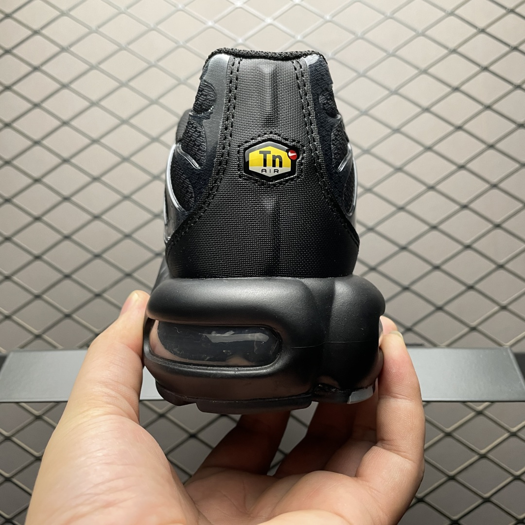 图片[2]-PB版 NK Air Max Plus TN 复古气垫跑鞋 IB2253-001 大厂出品 多道QC标准品控质检 整体配色采用撞色妆点 鞋面网眼布和皮革材质打造 中底搭载 Air Max 科技 保证了日常穿着的缓震性！鞋垫处和鞋后跟印有 TN 字样 彰显鞋款身份 尺码：36 36.5 37.5 38 38.5 39 40 40.5 41 42 42.5 43 44 44.5 45 46-选品中心