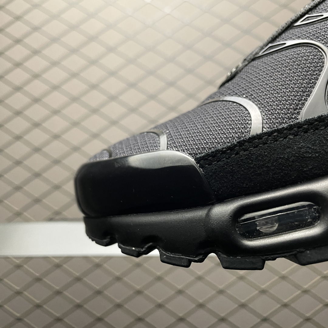 图片[6]-PB版 NK Air Max Plus TN 复古气垫跑鞋 DZ4509-001 大厂出品 多道QC标准品控质检 整体配色采用撞色妆点 鞋面网眼布和皮革材质打造 中底搭载 Air Max 科技 保证了日常穿着的缓震性！鞋垫处和鞋后跟印有 TN 字样 彰显鞋款身份 尺码：36 36.5 37.5 38 38.5 39 40 40.5 41 42 42.5 43 44 44.5 45 46-选品中心