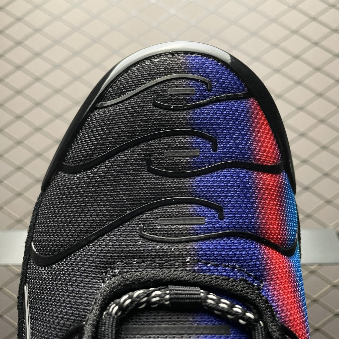 图片[7]-PB版 NK Air Max Plus TN 复古气垫跑鞋 DZ4509-001 大厂出品 多道QC标准品控质检 整体配色采用撞色妆点 鞋面网眼布和皮革材质打造 中底搭载 Air Max 科技 保证了日常穿着的缓震性！鞋垫处和鞋后跟印有 TN 字样 彰显鞋款身份 尺码：36 36.5 37.5 38 38.5 39 40 40.5 41 42 42.5 43 44 44.5 45 46-选品中心