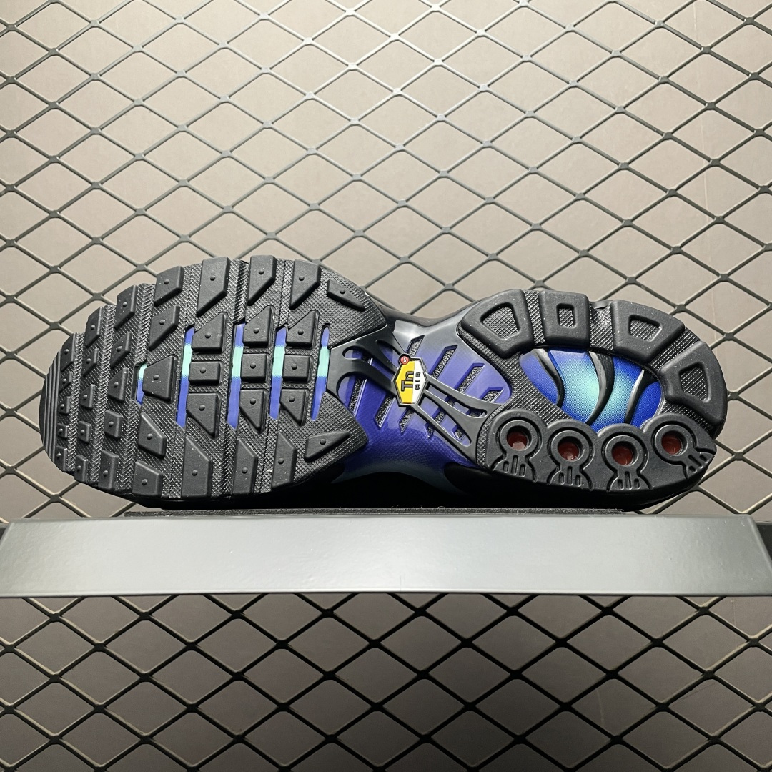 图片[5]-PB版 NK Air Max Plus TN 复古气垫跑鞋 DZ4509-001 大厂出品 多道QC标准品控质检 整体配色采用撞色妆点 鞋面网眼布和皮革材质打造 中底搭载 Air Max 科技 保证了日常穿着的缓震性！鞋垫处和鞋后跟印有 TN 字样 彰显鞋款身份 尺码：36 36.5 37.5 38 38.5 39 40 40.5 41 42 42.5 43 44 44.5 45 46-选品中心