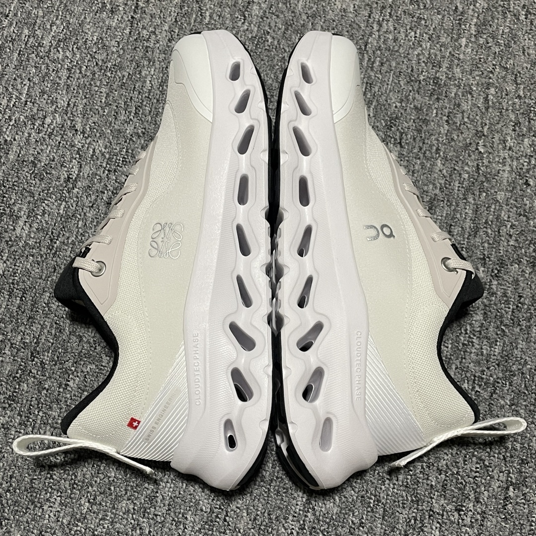 图片[5]-纯原版 Loewe x ON 罗意威昂跑联名 Cloudtilt 2.0 系列 3ME10692979 市售最高品质出货 全系列配色均原鞋购入开发打造 全新独立私模 高端零售 外贸平台充正品质 独家定制全套包装 内含防尘袋一个 注意：售后需完整退回 尺码：36 36.5 37 38 38.5 39 40 40.5 41 42 42.5 43 44 44.5 45 46-选品中心