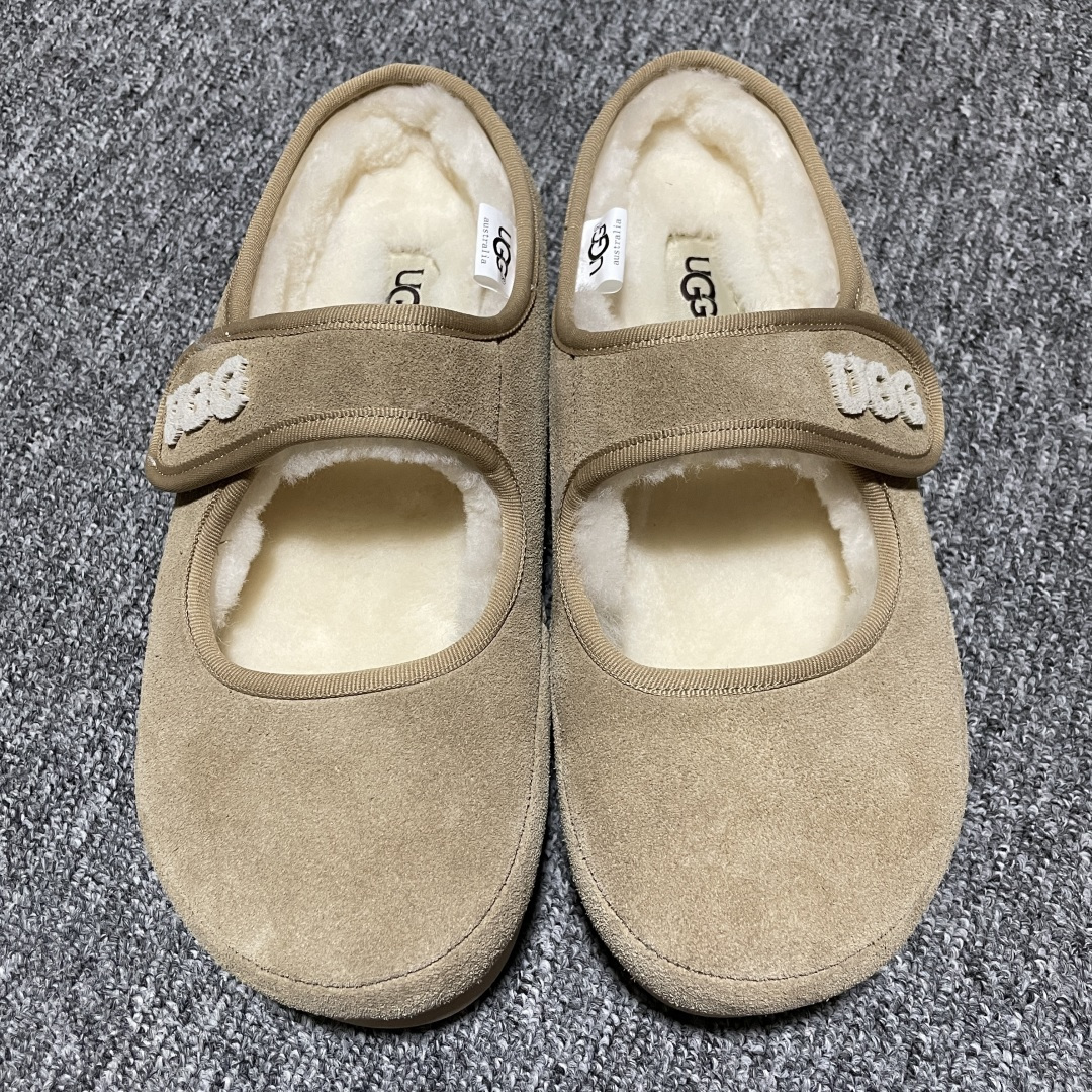 UGG 牙刷绣羊毛玛丽珍2.0版本 爆款回归 奶呼呼又软糯糯的冬日感 选它准没错 088-1 定制牛反绒搭配澳洲美利奴羊毛 内置增高水台隐形增高4厘米 质感超棒 穿脱很随意 尺码： 35 36 37 38 39 40-选品中心