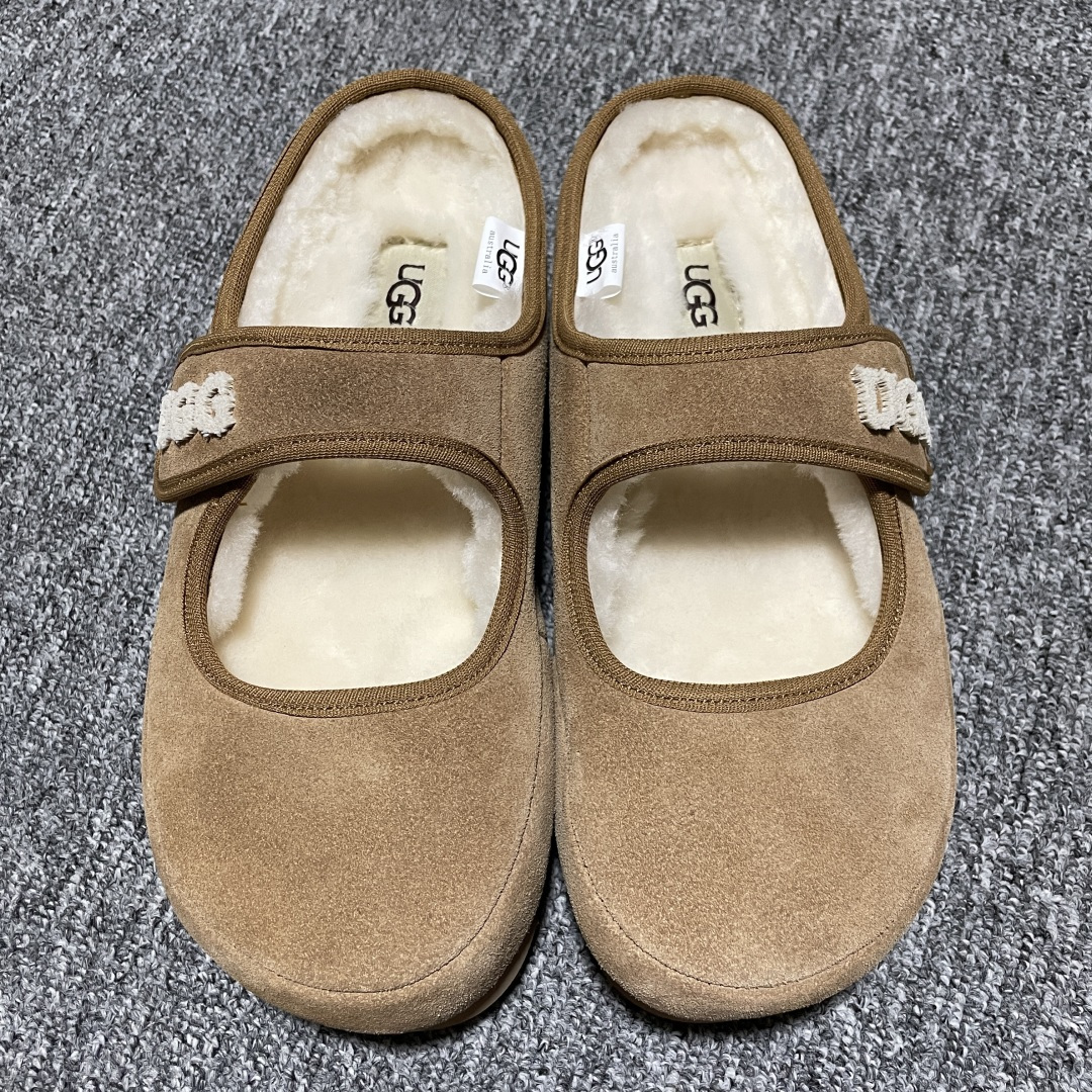 UGG 牙刷绣羊毛玛丽珍2.0版本 爆款回归 奶呼呼又软糯糯的冬日感 选它准没错 088-1 定制牛反绒搭配澳洲美利奴羊毛 内置增高水台隐形增高4厘米 质感超棒 穿脱很随意 尺码： 35 36 37 38 39 40-选品中心