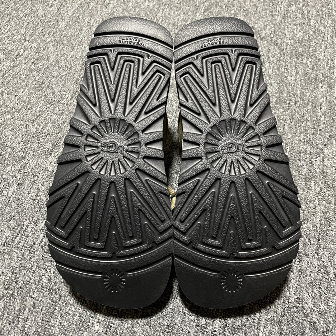 图片[3]-UGG 巴恩风格 复古袋鼠鞋 089-1 来自巴恩风复古美学和都市漫步松弛感，尽显秋日慵懒 穿着袋鼠鞋云游大街小巷 要的就是一种慵懒自在， 文艺复古又不失烟火气息的松弛感 把慢生活，复古元素融合到生活的细节 美拉德配色，鞋带搭配俏皮精怪的珠珠把时尚极限拉满 尺码：36 37 38 39 40-选品中心