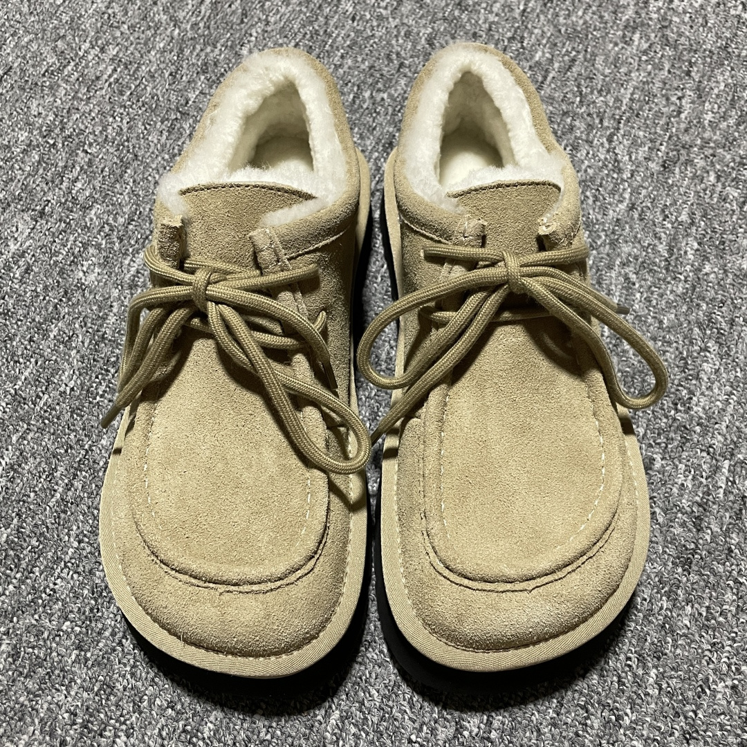 UGG 巴恩风格 复古袋鼠鞋 089-1 来自巴恩风复古美学和都市漫步松弛感，尽显秋日慵懒 穿着袋鼠鞋云游大街小巷 要的就是一种慵懒自在， 文艺复古又不失烟火气息的松弛感 把慢生活，复古元素融合到生活的细节 美拉德配色，鞋带搭配俏皮精怪的珠珠把时尚极限拉满 尺码：36 37 38 39 40-选品中心