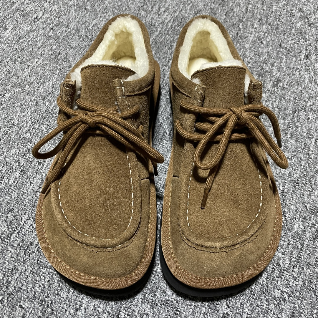 UGG 巴恩风格 复古袋鼠鞋 089-1 来自巴恩风复古美学和都市漫步松弛感，尽显秋日慵懒 穿着袋鼠鞋云游大街小巷 要的就是一种慵懒自在， 文艺复古又不失烟火气息的松弛感 把慢生活，复古元素融合到生活的细节 美拉德配色，鞋带搭配俏皮精怪的珠珠把时尚极限拉满 尺码：36 37 38 39 40-选品中心