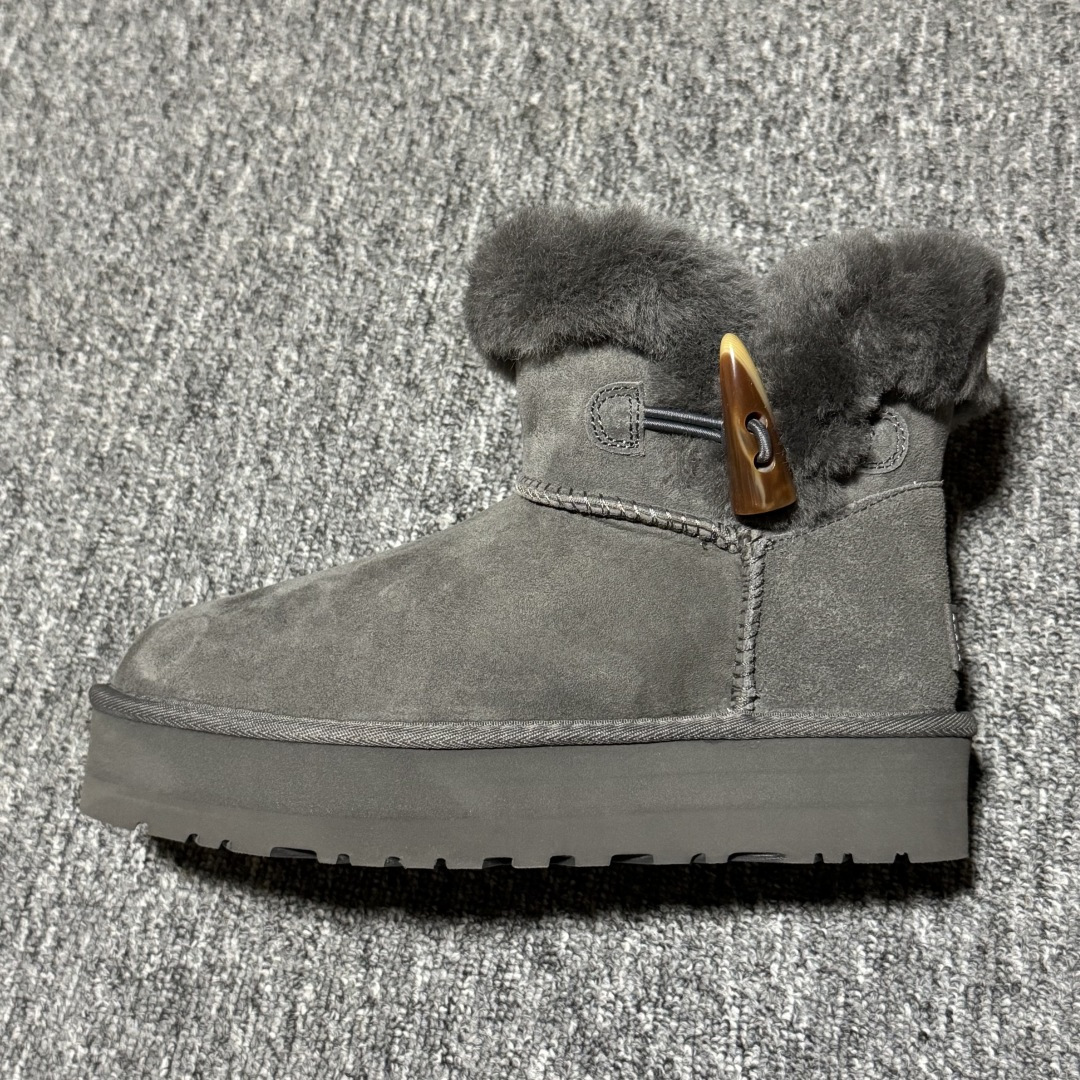 图片[5]-平台外贸专供 UGG Classic Short II 牛角扣 女士雪地靴 1118816 十年品牌制鞋代工厂生产线出品 注重每一处细节 隆丰A级真羊皮毛一体 完全遵循ZP工艺流程打造 尺码：35 36 37 38 39 40-选品中心