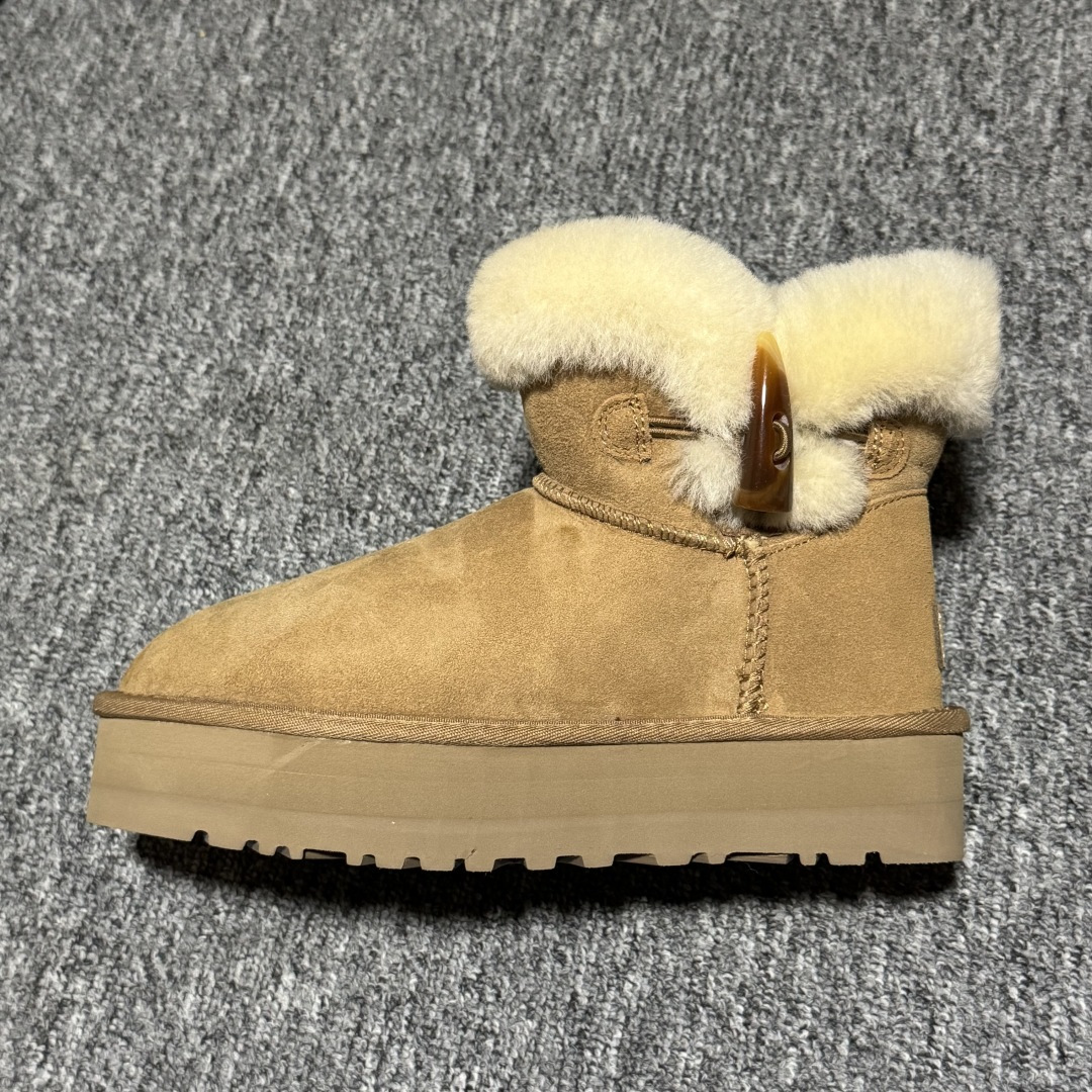 图片[2]-平台外贸专供 UGG Classic Short II 牛角扣 女士雪地靴 1118816 十年品牌制鞋代工厂生产线出品 注重每一处细节 隆丰A级真羊皮毛一体 完全遵循ZP工艺流程打造 尺码：35 36 37 38 39 40-选品中心