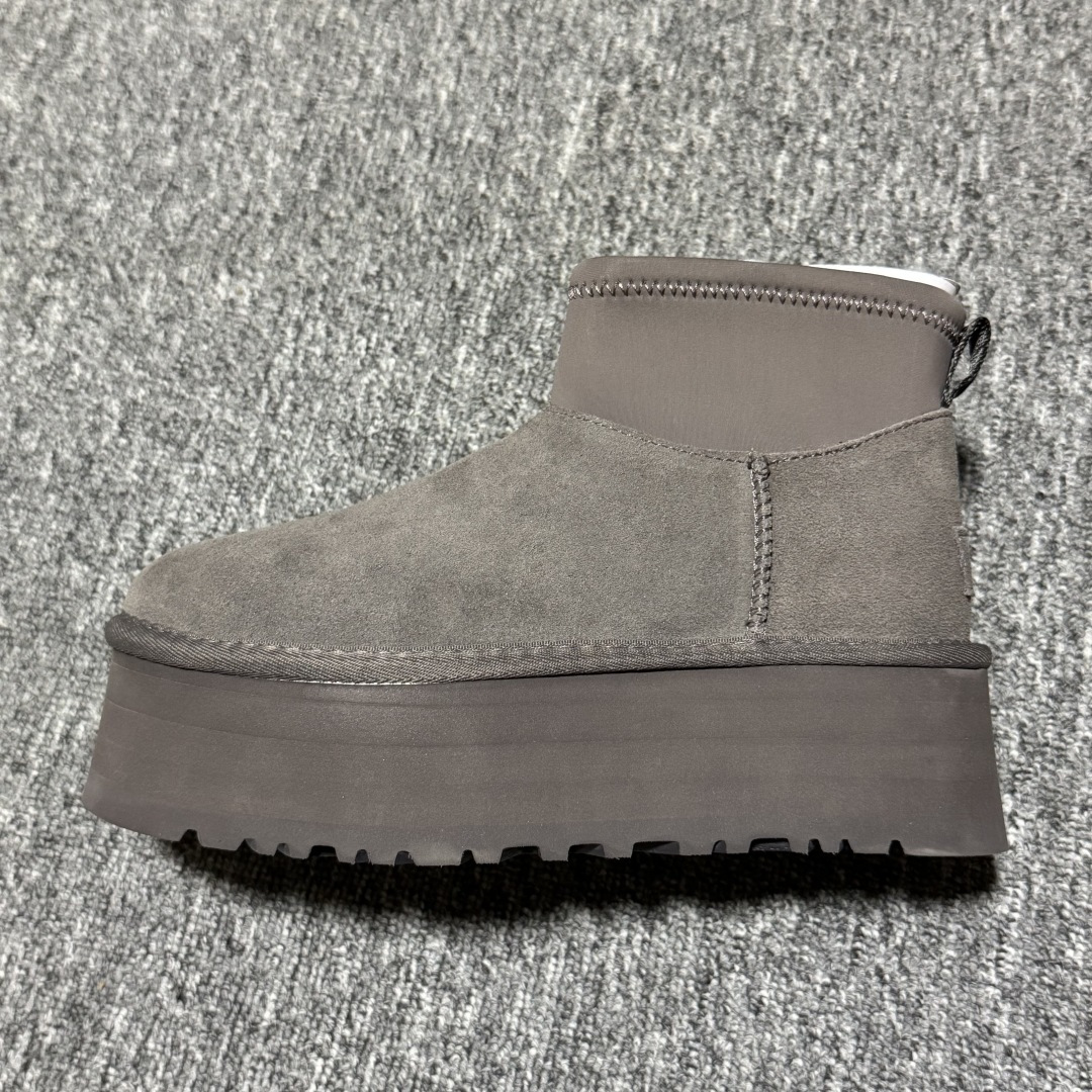 图片[8]-平台外贸专供 UGG Classic 女士雪地靴 1168170 十年品牌制鞋代工厂生产线出品 注重每一处细节 隆丰A级真羊皮毛一体 完全遵循ZP工艺流程打造 尺码：35 36 37 38 39 40-选品中心