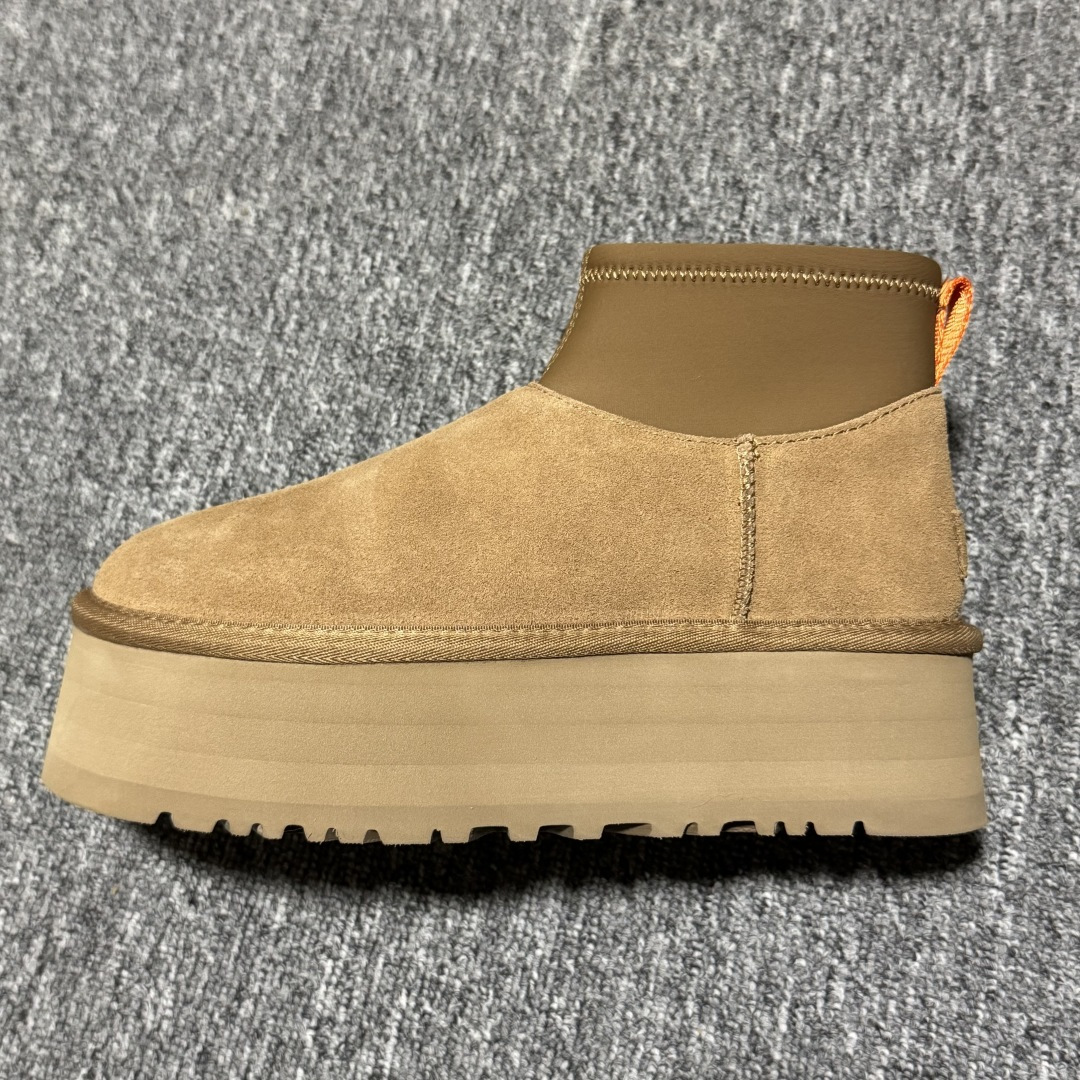 图片[2]-平台外贸专供 UGG Classic 女士雪地靴 1168170 十年品牌制鞋代工厂生产线出品 注重每一处细节 隆丰A级真羊皮毛一体 完全遵循ZP工艺流程打造 尺码：35 36 37 38 39 40-选品中心