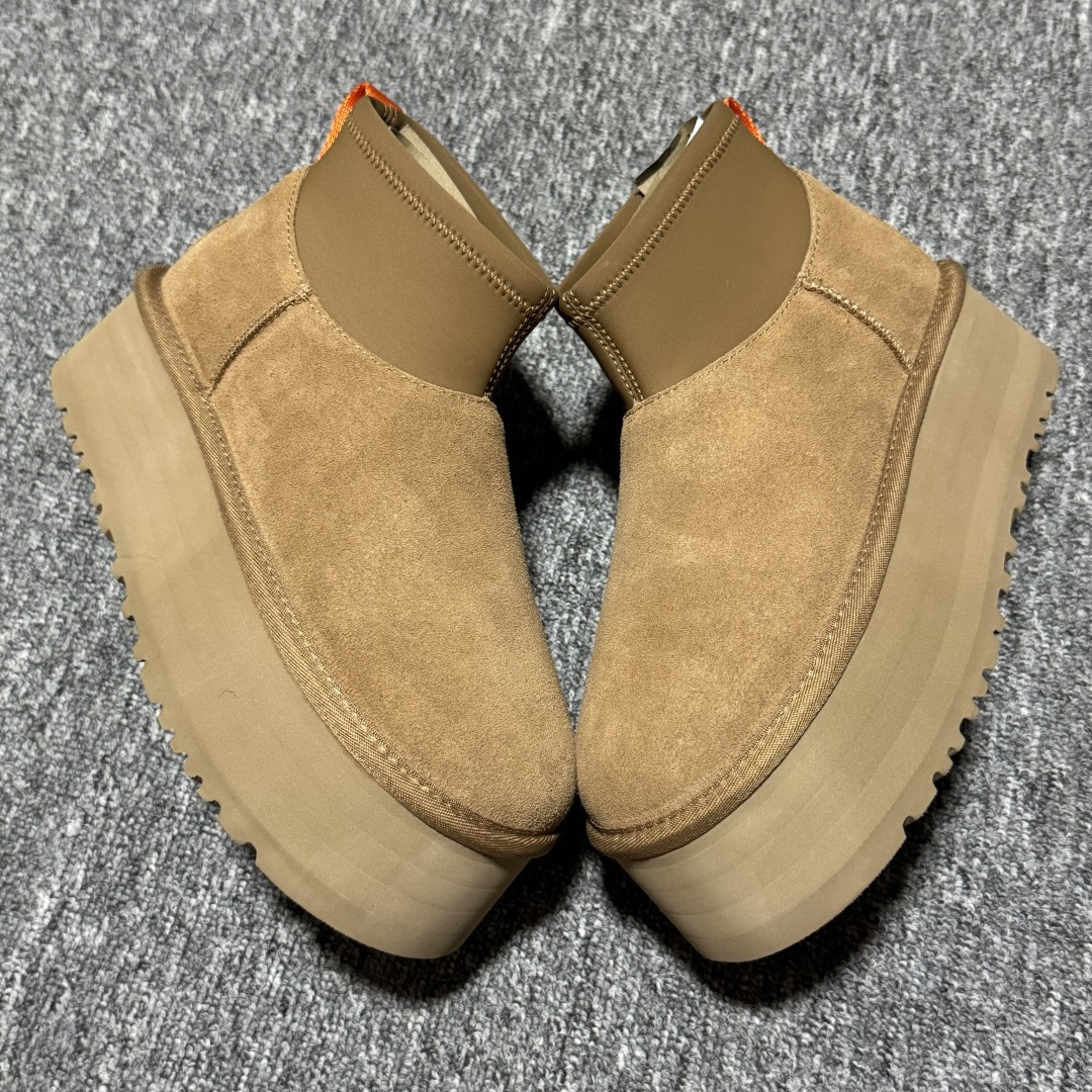 平台外贸专供 UGG Classic 女士雪地靴 1168170 十年品牌制鞋代工厂生产线出品 注重每一处细节 隆丰A级真羊皮毛一体 完全遵循ZP工艺流程打造 尺码：35 36 37 38 39 40-选品中心