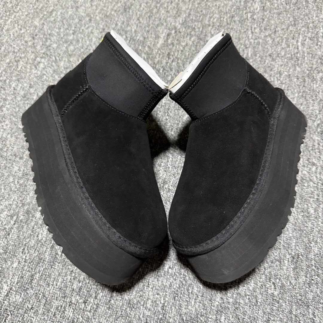 图片[4]-平台外贸专供 UGG Classic 女士雪地靴 1168170 十年品牌制鞋代工厂生产线出品 注重每一处细节 隆丰A级真羊皮毛一体 完全遵循ZP工艺流程打造 尺码：35 36 37 38 39 40-选品中心