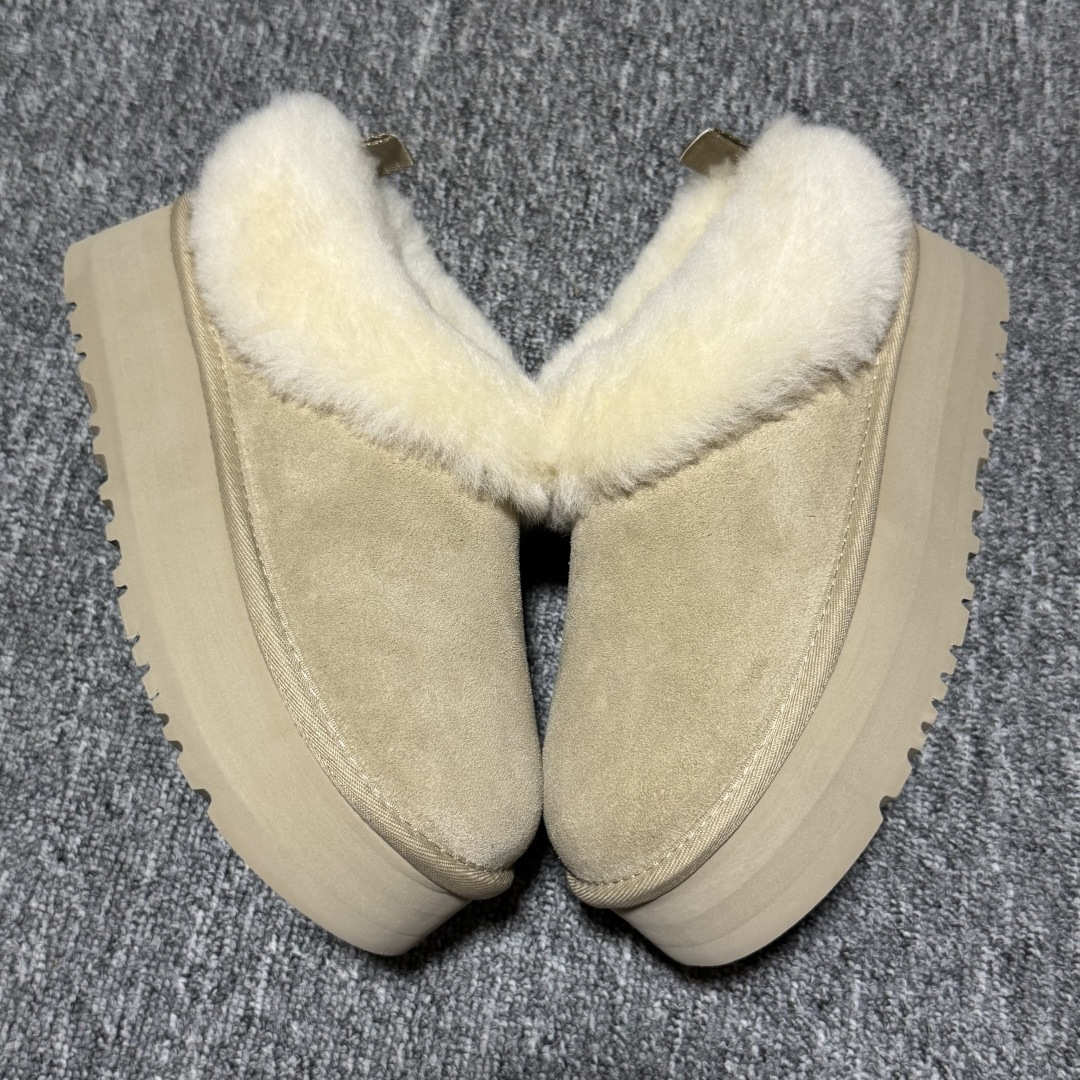 图片[3]-平台外贸专供 UGG Classic 女士雪地靴 1171393 十年品牌制鞋代工厂生产线出品 注重每一处细节 隆丰A级真羊皮毛一体 完全遵循ZP工艺流程打造 尺码：35 36 37 38 39 40-选品中心
