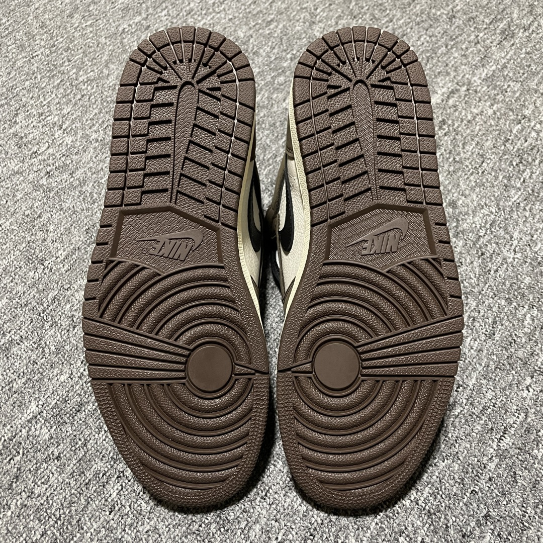 图片[3]-LJR纯原 Travis Scott x Air Jordan 1 High OG TS SP AJ1乔1 TS 联名倒钩 高帮文化篮球鞋 CD4487-100 原厂材料打造 顶级工艺 高端外贸平台 高端零售专供品质 尺码：40.5 41 42 42.5 43 44 44.5 45 46 47.5 48.5-选品中心