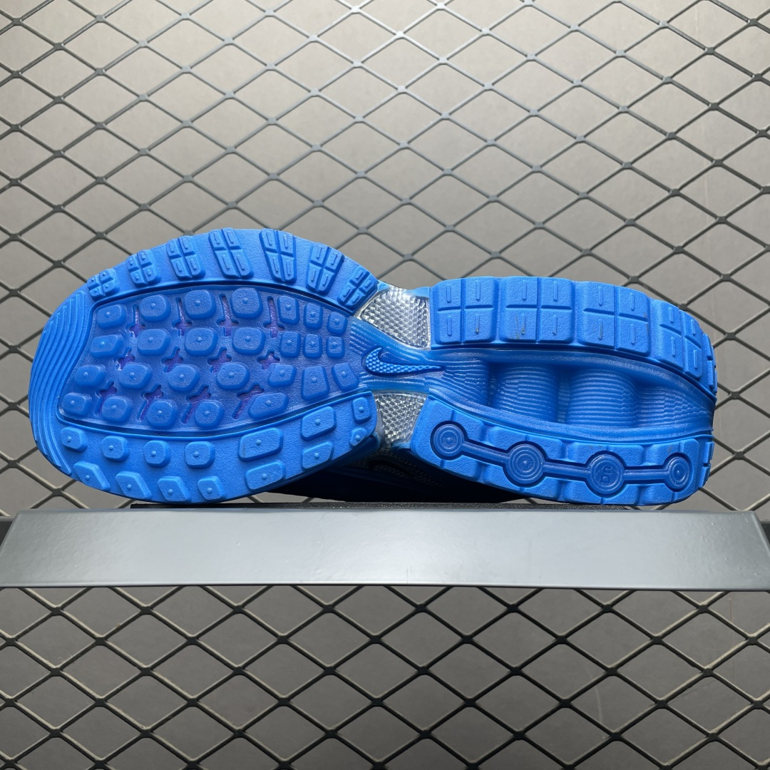 图片[5]-LEGO x NK Air Max Dn 乐高联名气垫跑鞋 FQ7860-102 全新鞋款在同侧采用了圆柱仓式的设计，不仅有防滑耐磨性功能，还搭配了周围一圈柔软的泡棉材质，提供全新的复合脚感八成还是泡棉脚感 尺码：36 37 38 39 40 41 42 43 44 45-选品中心