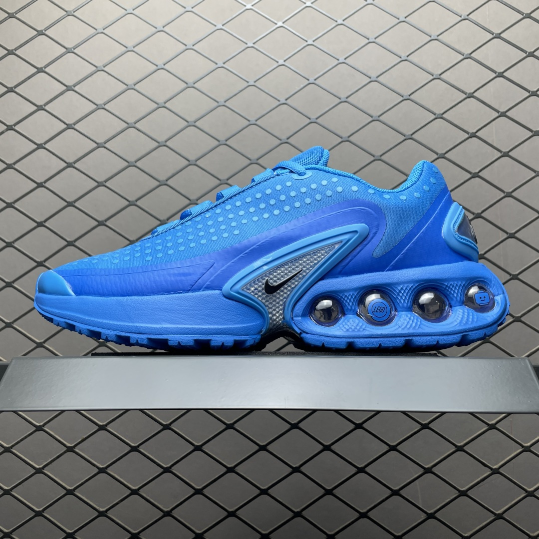 LEGO x NK Air Max Dn 乐高联名气垫跑鞋 FQ7860-102 全新鞋款在同侧采用了圆柱仓式的设计，不仅有防滑耐磨性功能，还搭配了周围一圈柔软的泡棉材质，提供全新的复合脚感八成还是泡棉脚感 尺码：36 37 38 39 40 41 42 43 44 45-选品中心