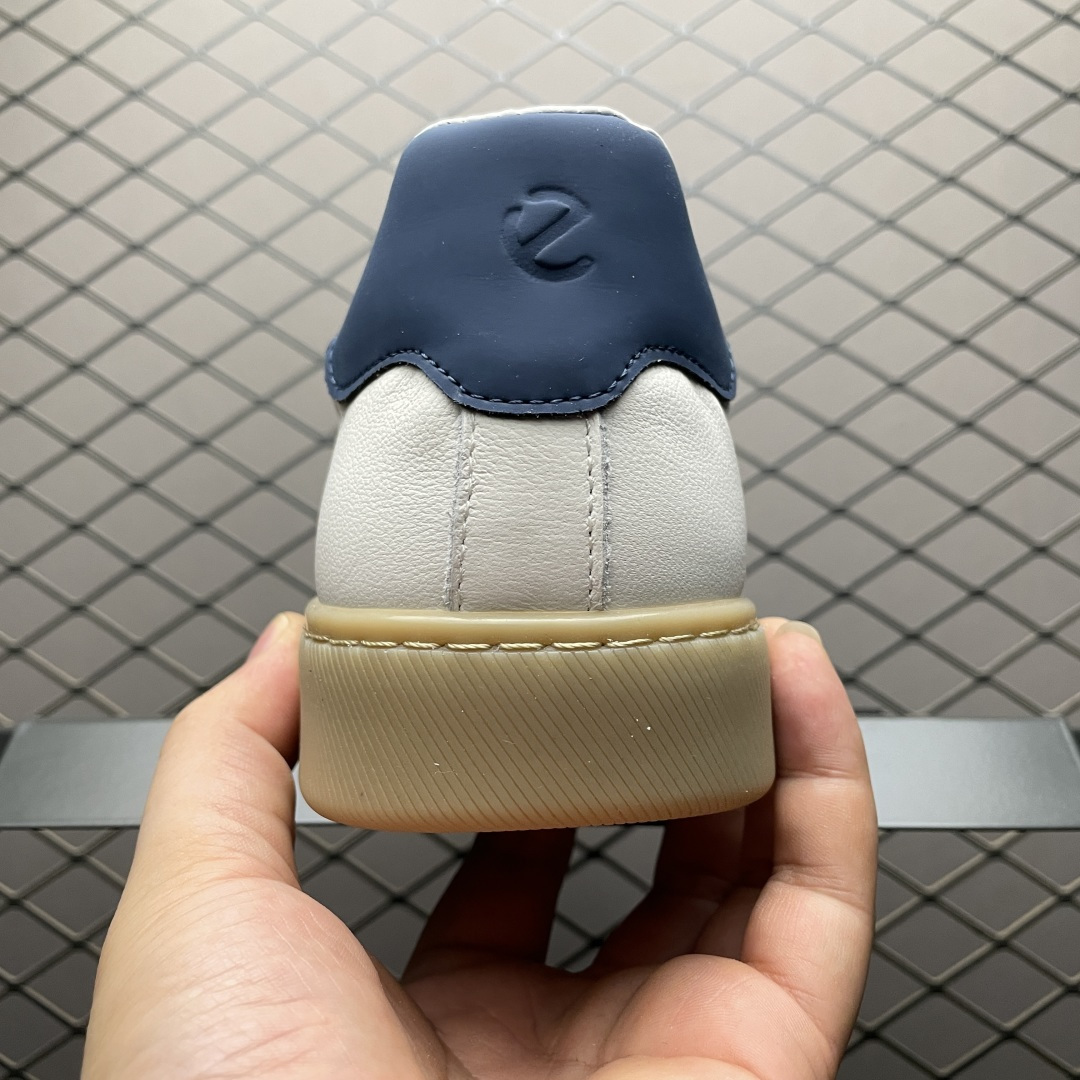 图片[2]-ECCO 爱步 新款时尚德训鞋休闲板鞋 632521 保留板鞋的经典轮廓，同时融入球鞋的流线型线条 打造运动与街头复古的碰撞感 多元色系融和简约风格，松弛诠释街头意趣 轻松打造百变街头造型 经典鞋头设计 将时尚美学与街头文化完美融合 演绎美式复古潮流 邂逅复古时尚 搭载FLUIFORM™直接注塑科技 一体成型贴合脚部，舒适升级 鞋底采用耐磨抓地的橡胶大底 轻松应对日常行走的磨损考验 缤纷色系 玩转街头 尺码：38 39 40 41 42 43 44 皮鞋码-选品中心