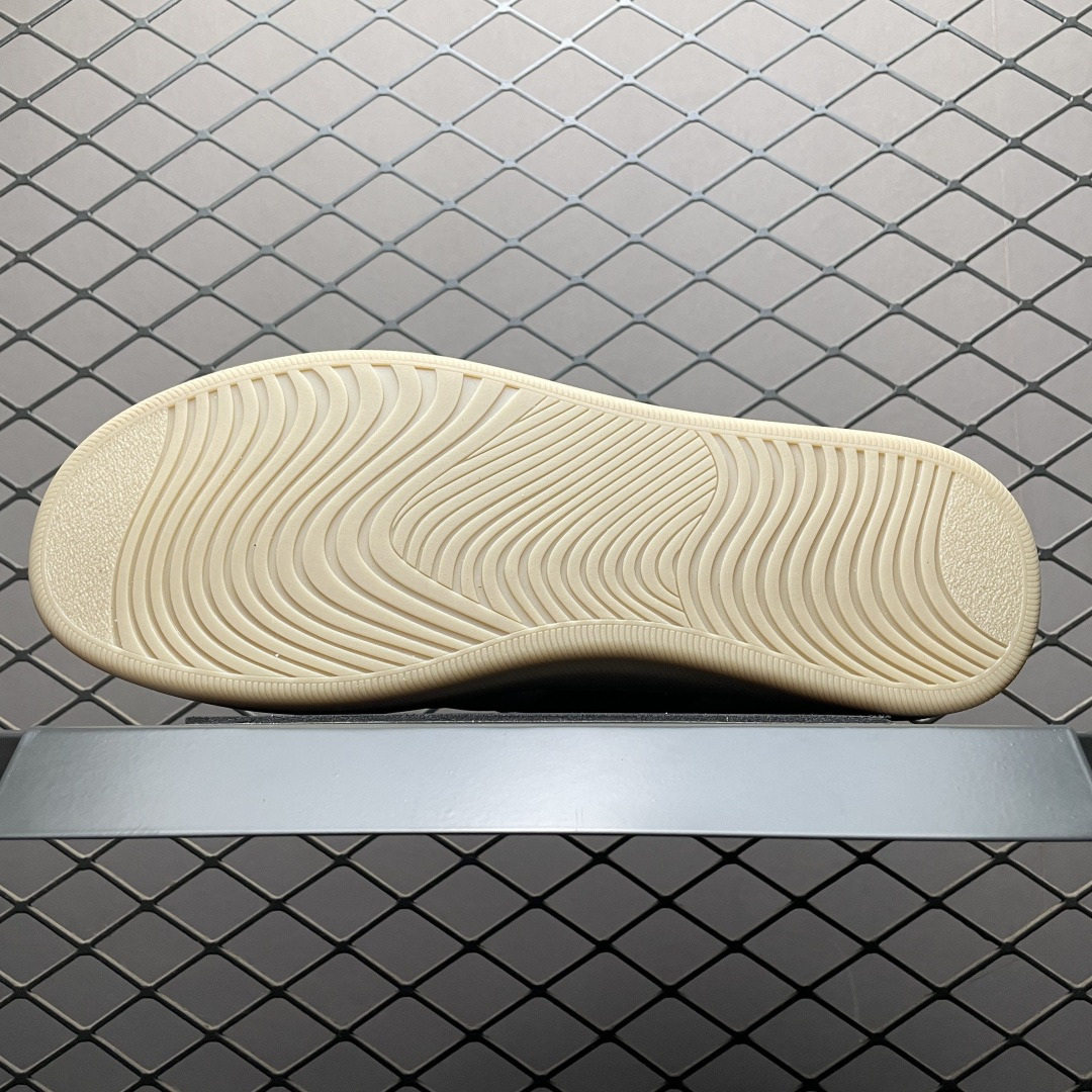 图片[5]-ECCO 爱步 新款时尚德训鞋休闲板鞋 632521 保留板鞋的经典轮廓，同时融入球鞋的流线型线条 打造运动与街头复古的碰撞感 多元色系融和简约风格，松弛诠释街头意趣 轻松打造百变街头造型 经典鞋头设计 将时尚美学与街头文化完美融合 演绎美式复古潮流 邂逅复古时尚 搭载FLUIFORM™直接注塑科技 一体成型贴合脚部，舒适升级 鞋底采用耐磨抓地的橡胶大底 轻松应对日常行走的磨损考验 缤纷色系 玩转街头 尺码：38 39 40 41 42 43 44 皮鞋码-选品中心