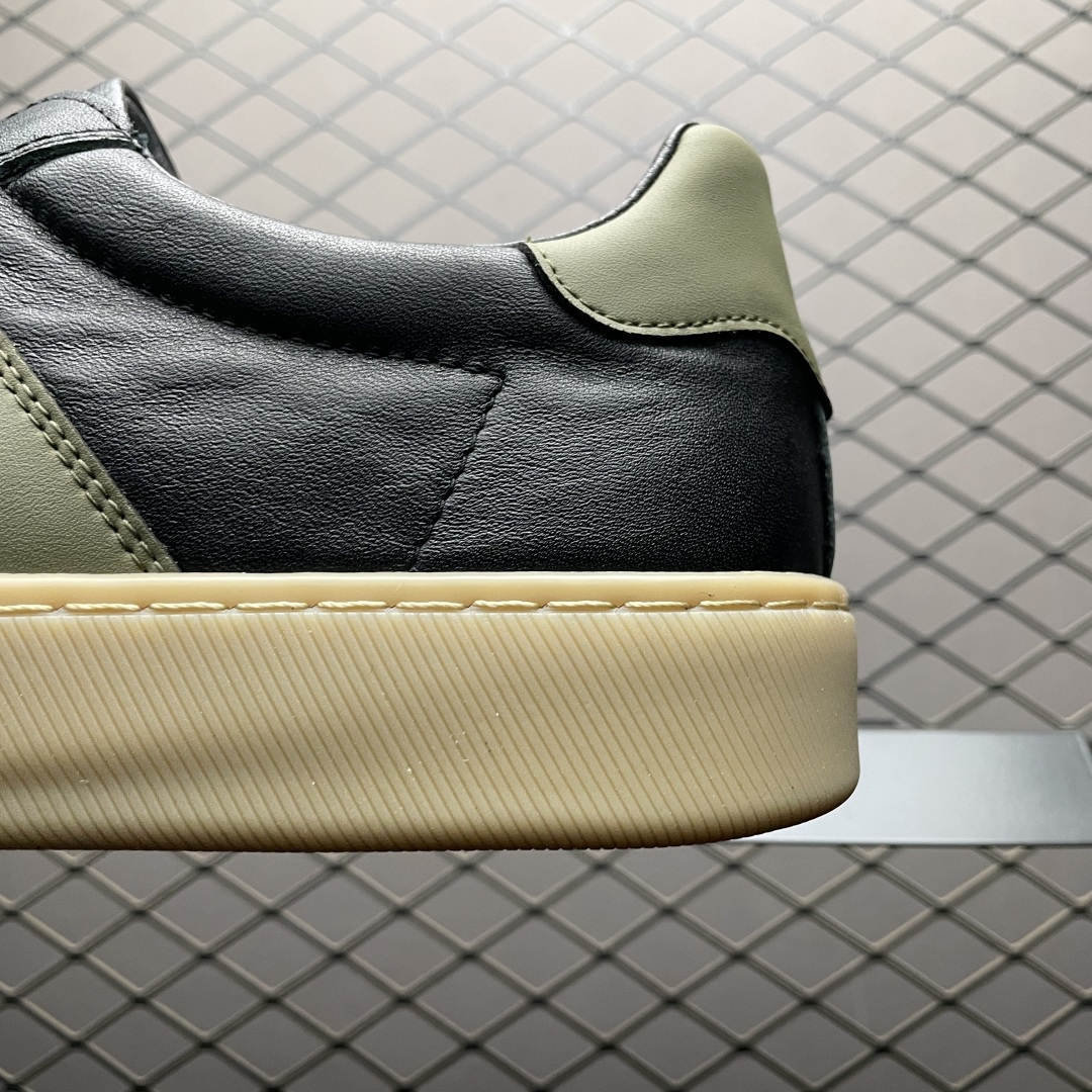 图片[4]-ECCO 爱步 新款时尚德训鞋休闲板鞋 632521 保留板鞋的经典轮廓，同时融入球鞋的流线型线条 打造运动与街头复古的碰撞感 多元色系融和简约风格，松弛诠释街头意趣 轻松打造百变街头造型 经典鞋头设计 将时尚美学与街头文化完美融合 演绎美式复古潮流 邂逅复古时尚 搭载FLUIFORM™直接注塑科技 一体成型贴合脚部，舒适升级 鞋底采用耐磨抓地的橡胶大底 轻松应对日常行走的磨损考验 缤纷色系 玩转街头 尺码：38 39 40 41 42 43 44 皮鞋码-选品中心