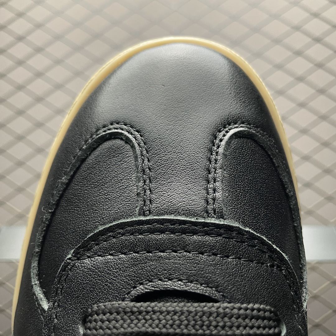 图片[7]-ECCO 爱步 新款时尚德训鞋休闲板鞋 632521 保留板鞋的经典轮廓，同时融入球鞋的流线型线条 打造运动与街头复古的碰撞感 多元色系融和简约风格，松弛诠释街头意趣 轻松打造百变街头造型 经典鞋头设计 将时尚美学与街头文化完美融合 演绎美式复古潮流 邂逅复古时尚 搭载FLUIFORM™直接注塑科技 一体成型贴合脚部，舒适升级 鞋底采用耐磨抓地的橡胶大底 轻松应对日常行走的磨损考验 缤纷色系 玩转街头 尺码：38 39 40 41 42 43 44 皮鞋码-选品中心