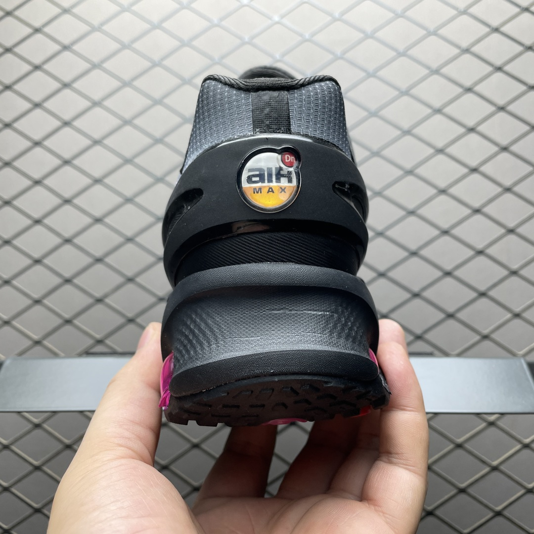 图片[2]-NK Air Max Dn8 气垫跑鞋 FQ7860-103 全新鞋款在同侧采用了圆柱仓式的设计，不仅有防滑耐磨性功能，还搭配了周围一圈柔软的泡棉材质，提供全新的复合脚感八成还是泡棉脚感 尺码：36 37 38 39 40 41 42 43 44 45-选品中心