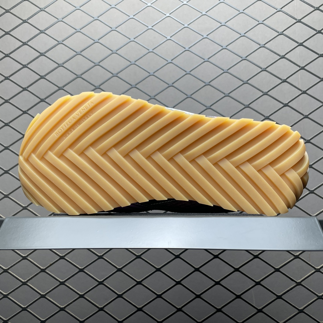 图片[5]-BOTTEGA VENETA BV 葆蝶家 王一博同款低帮休闲鞋 采用轻质科技网布面料 搭配几何图案设计橡胶外底 王炸系列 高版本 认准套包工艺 实际增高很多哦，还是一样显腿细非常nice 耐玩耐造 对标对版！套包鞋工艺 认准高版本 大底选用拼色TPU大底 ！配置原版包装 尺码：35 36 37 38 39 40 41 42 43 44 45-选品中心