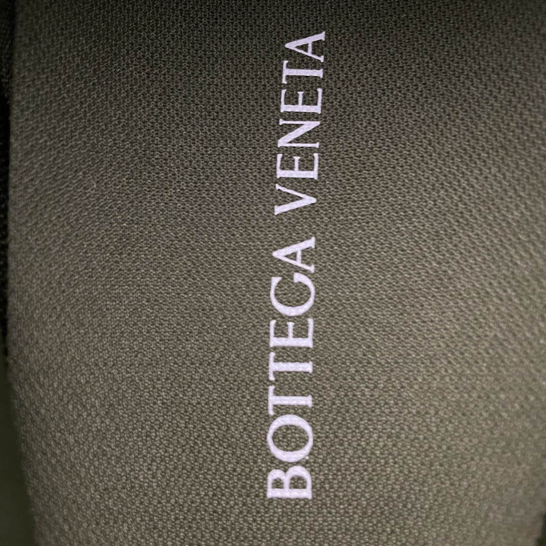 图片[8]-BOTTEGA VENETA BV 葆蝶家 王一博同款低帮休闲鞋 采用轻质科技网布面料 搭配几何图案设计橡胶外底 王炸系列 高版本 认准套包工艺 实际增高很多哦，还是一样显腿细非常nice 耐玩耐造 对标对版！套包鞋工艺 认准高版本 大底选用拼色TPU大底 ！配置原版包装 尺码：35 36 37 38 39 40 41 42 43 44 45-选品中心