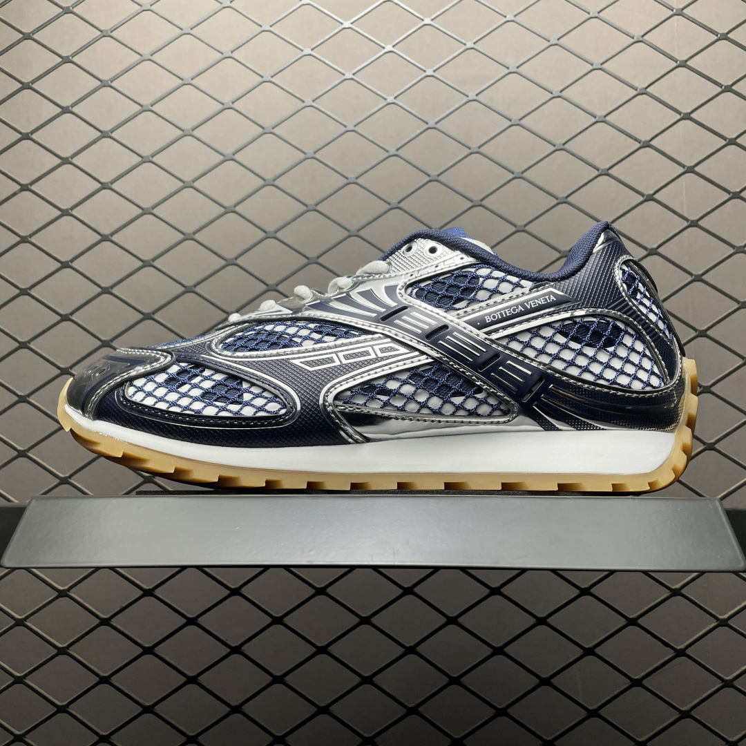BOTTEGA VENETA BV 葆蝶家 王一博同款低帮休闲鞋 采用轻质科技网布面料 搭配几何图案设计橡胶外底 王炸系列 高版本 认准套包工艺 实际增高很多哦，还是一样显腿细非常nice 耐玩耐造 对标对版！套包鞋工艺 认准高版本 大底选用拼色TPU大底 ！配置原版包装 尺码：35 36 37 38 39 40 41 42 43 44 45-选品中心