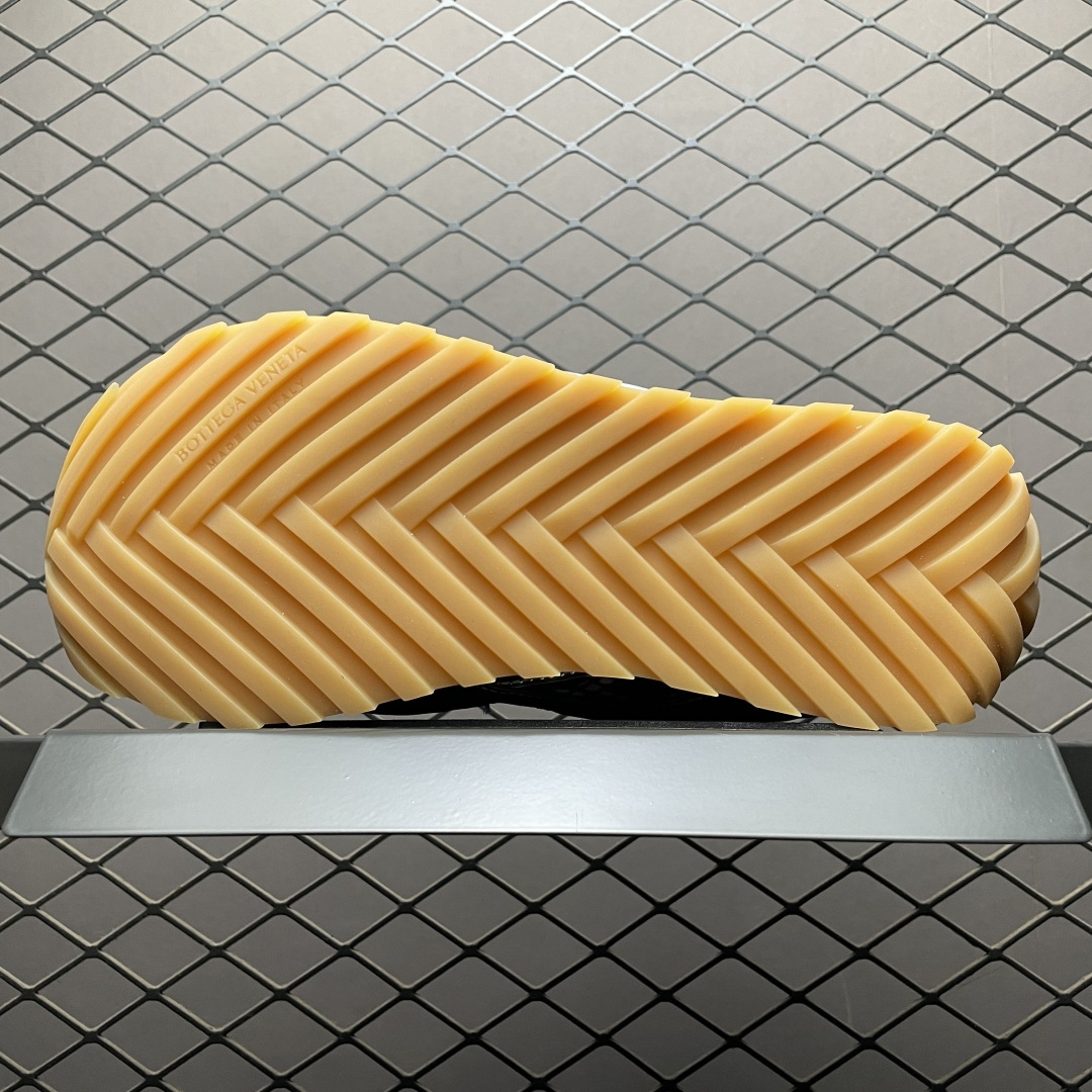图片[5]-BOTTEGA VENETA BV 葆蝶家 王一博同款低帮休闲鞋 采用轻质科技网布面料 搭配几何图案设计橡胶外底 王炸系列 高版本 认准套包工艺 实际增高很多哦，还是一样显腿细非常nice 耐玩耐造 对标对版！套包鞋工艺 认准高版本 大底选用拼色TPU大底 ！配置原版包装 尺码：35 36 37 38 39 40 41 42 43 44 45-选品中心