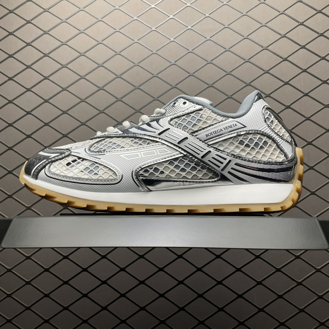 BOTTEGA VENETA BV 葆蝶家 王一博同款低帮休闲鞋 采用轻质科技网布面料 搭配几何图案设计橡胶外底 王炸系列 高版本 认准套包工艺 实际增高很多哦，还是一样显腿细非常nice 耐玩耐造 对标对版！套包鞋工艺 认准高版本 大底选用拼色TPU大底 ！配置原版包装 尺码：35 36 37 38 39 40 41 42 43 44 45-选品中心