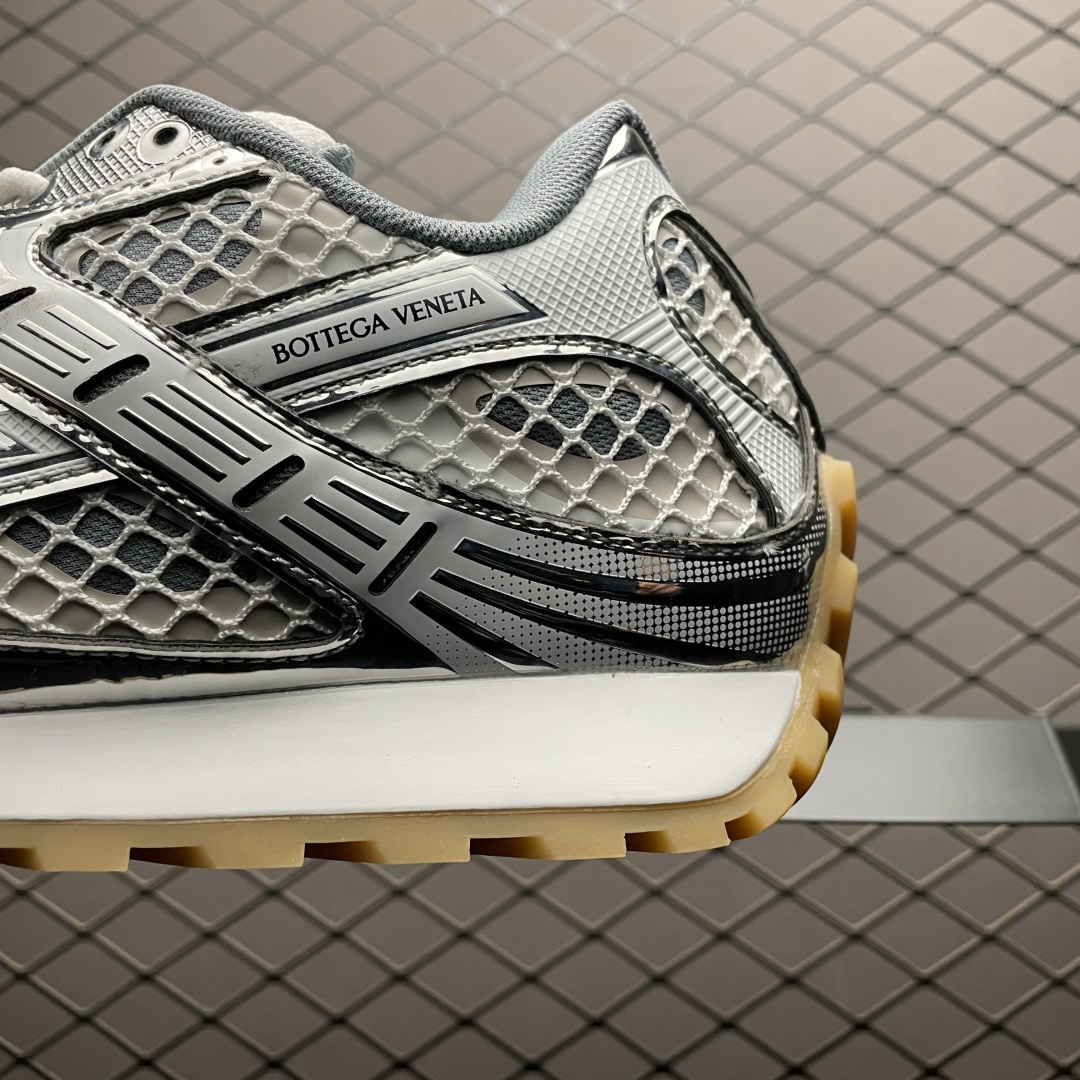图片[4]-BOTTEGA VENETA BV 葆蝶家 王一博同款低帮休闲鞋 采用轻质科技网布面料 搭配几何图案设计橡胶外底 王炸系列 高版本 认准套包工艺 实际增高很多哦，还是一样显腿细非常nice 耐玩耐造 对标对版！套包鞋工艺 认准高版本 大底选用拼色TPU大底 ！配置原版包装 尺码：35 36 37 38 39 40 41 42 43 44 45-选品中心
