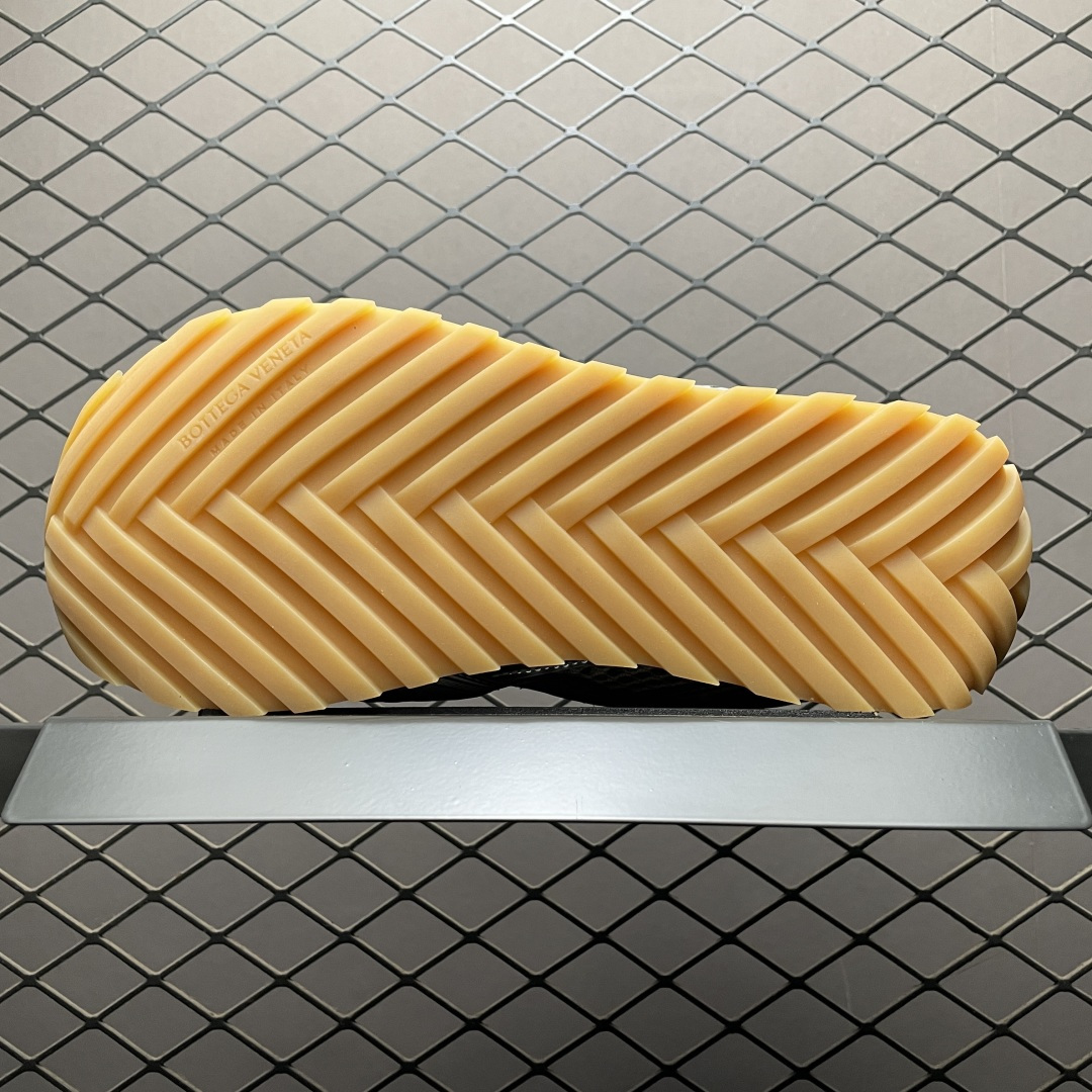 图片[5]-BOTTEGA VENETA BV 葆蝶家 王一博同款低帮休闲鞋 采用轻质科技网布面料 搭配几何图案设计橡胶外底 王炸系列 高版本 认准套包工艺 实际增高很多哦，还是一样显腿细非常nice 耐玩耐造 对标对版！套包鞋工艺 认准高版本 大底选用拼色TPU大底 ！配置原版包装 尺码：35 36 37 38 39 40 41 42 43 44 45-选品中心