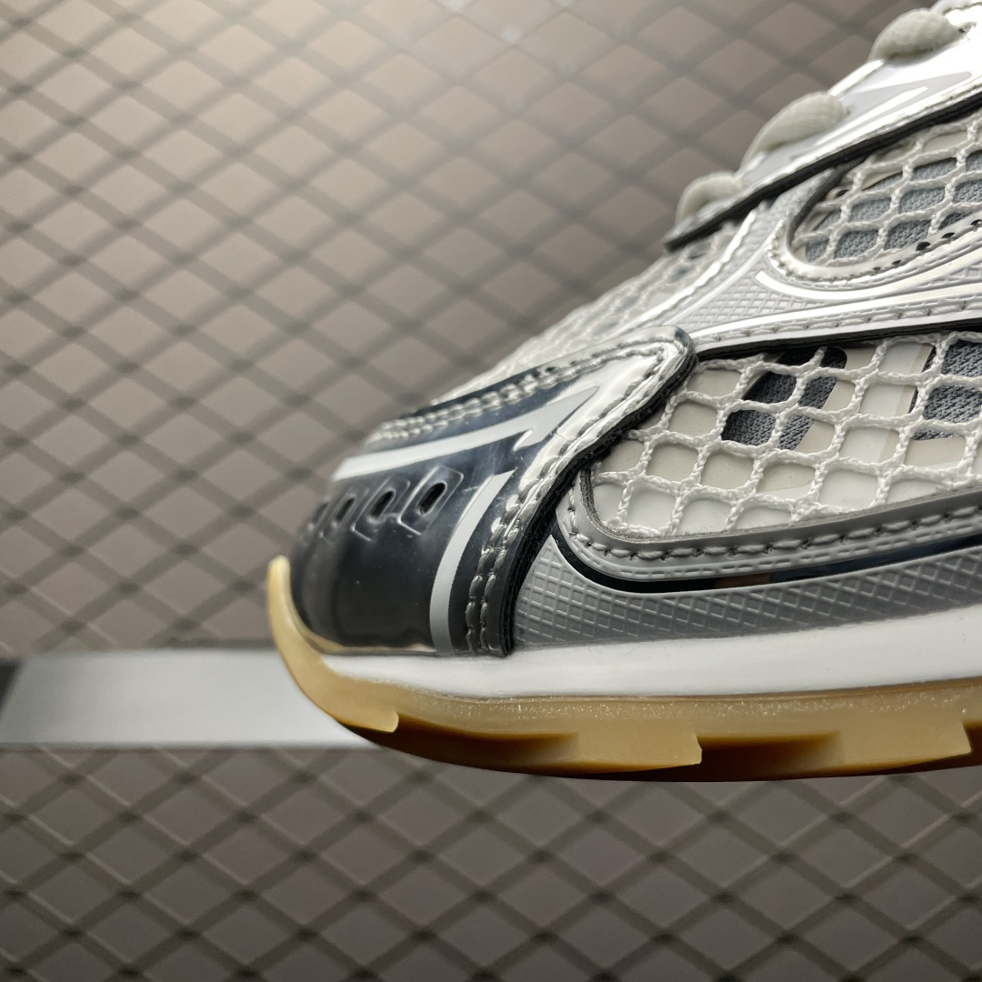 图片[6]-BOTTEGA VENETA BV 葆蝶家 王一博同款低帮休闲鞋 采用轻质科技网布面料 搭配几何图案设计橡胶外底 王炸系列 高版本 认准套包工艺 实际增高很多哦，还是一样显腿细非常nice 耐玩耐造 对标对版！套包鞋工艺 认准高版本 大底选用拼色TPU大底 ！配置原版包装 尺码：35 36 37 38 39 40 41 42 43 44 45-选品中心