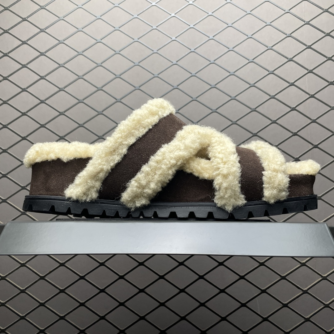 图片[3]-GG-CC 2025 路易暖茶 秋冬新款 5.5CM 厚底增高 百搭勃肯半拖鞋 这款毛毛拖采用了柔软的绒毛材质，搭配上经典的棕色设计，既温暖又充满时尚感 厚实的绒毛不仅提供了极佳的保暖效果，还让你的双脚享受极致的舒适 尺码：35 36 37 38 39 40-选品中心