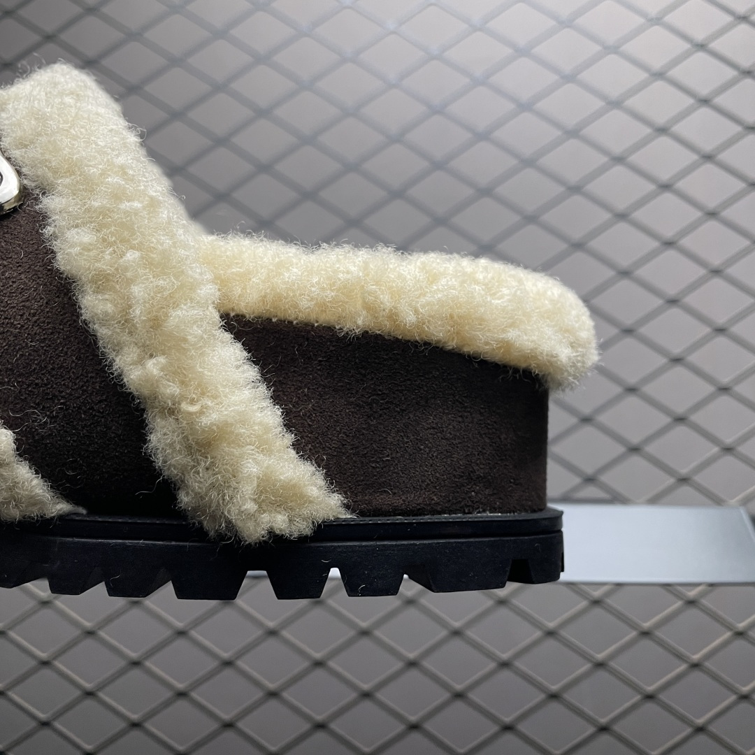 图片[4]-GG-CC 2025 路易暖茶 秋冬新款 5.5CM 厚底增高 百搭勃肯半拖鞋 这款毛毛拖采用了柔软的绒毛材质，搭配上经典的棕色设计，既温暖又充满时尚感 厚实的绒毛不仅提供了极佳的保暖效果，还让你的双脚享受极致的舒适 尺码：35 36 37 38 39 40-选品中心