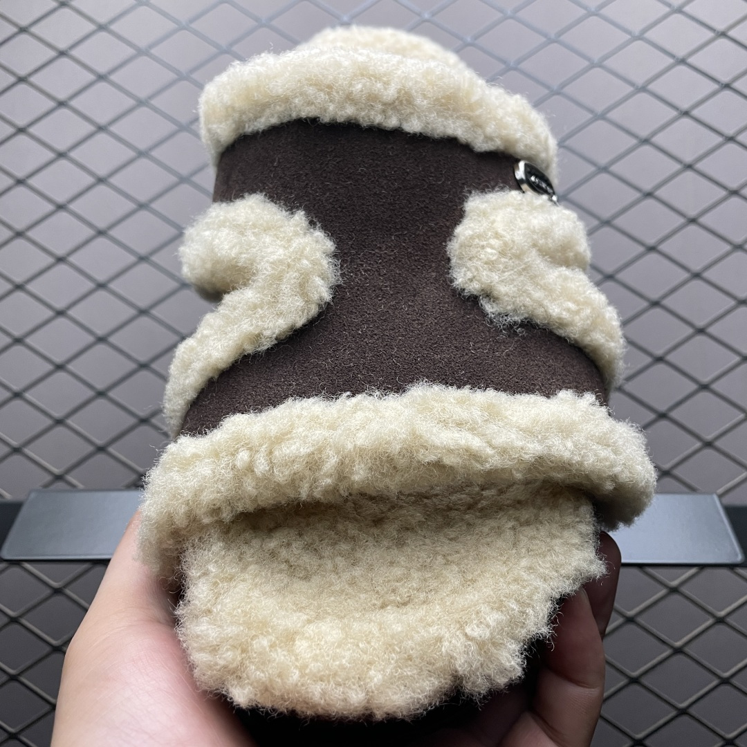 图片[9]-GG-CC 2025 路易暖茶 秋冬新款 5.5CM 厚底增高 百搭勃肯半拖鞋 这款毛毛拖采用了柔软的绒毛材质，搭配上经典的棕色设计，既温暖又充满时尚感 厚实的绒毛不仅提供了极佳的保暖效果，还让你的双脚享受极致的舒适 尺码：35 36 37 38 39 40-选品中心