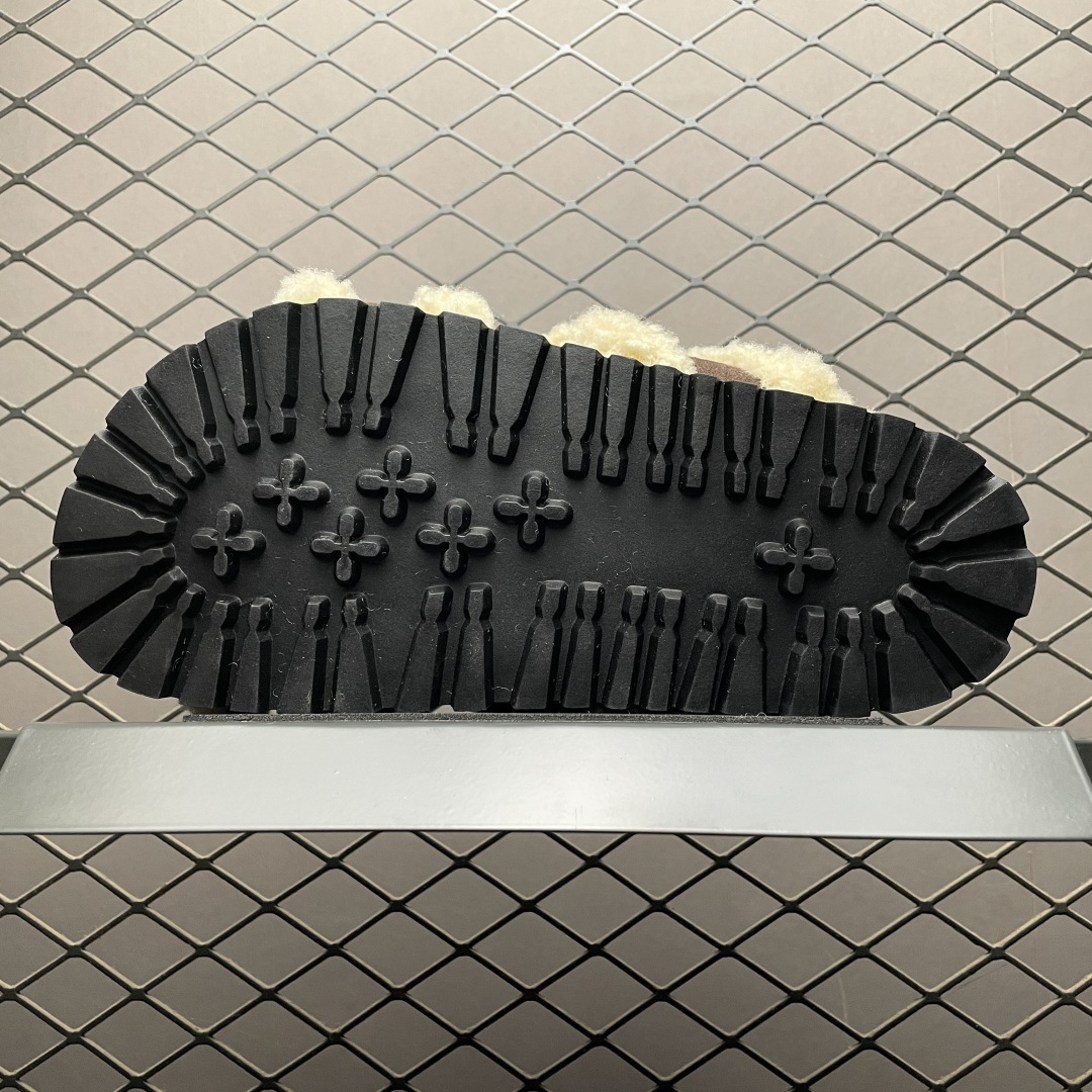 图片[5]-GG-CC 2025 路易暖茶 秋冬新款 5.5CM 厚底增高 百搭勃肯半拖鞋 这款毛毛拖采用了柔软的绒毛材质，搭配上经典的棕色设计，既温暖又充满时尚感 厚实的绒毛不仅提供了极佳的保暖效果，还让你的双脚享受极致的舒适 尺码：35 36 37 38 39 40-选品中心