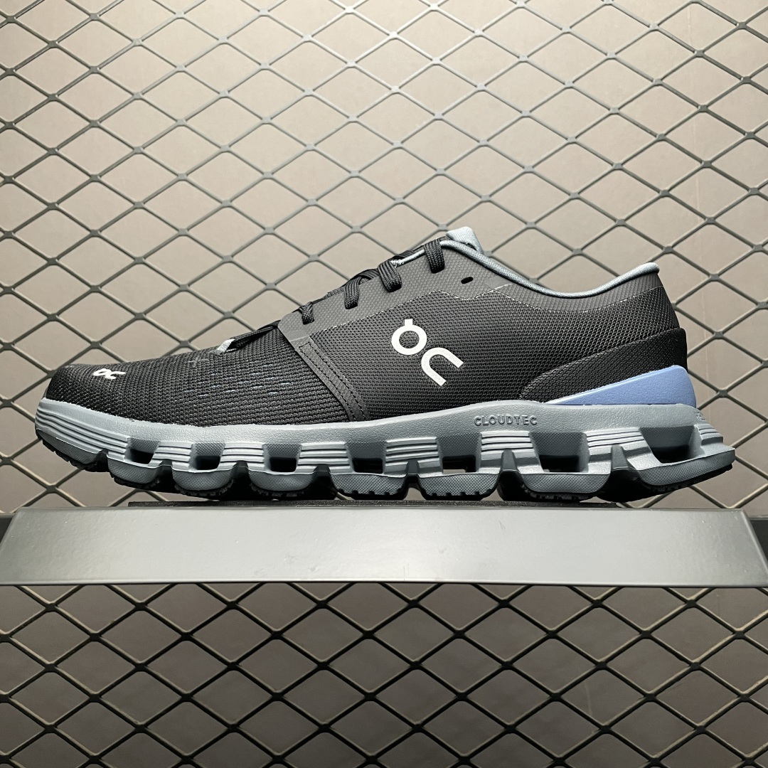 ON 昂跑 Cloud X 4 系列 鞋面采用一体成型布料 有弹性非常透气 鞋底是镂空设计 运用了CLOUDTILT专利技术 弹力十足 毫无负重感 适合日常长距离行走或者休闲旅游 跑步 尺码：39-47 含半码-选品中心