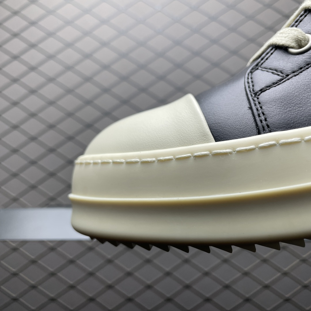 图片[6]-市售最高版 New Star # Rickowens 瑞克 欧文斯 西瓜头 低帮高街休闲板鞋 真正匠心打造 欢迎各领域高端玩家拷打对比！ 市售真正最高品质 1：1还原ZP原鞋！ 历经6个月 调楦开版，纳米级还原 【面皮】进口全粒面头层小牛皮，细纳帕纹路亮面风格 【内里】进口全粒面头层小牛皮，细纳帕纹路哑光风格，自然毛孔 吸汗透气 【中底】表面层包裹全粒面小牛皮 内层中底带钢板，提升鞋子的稳定性与支撑力，有效抵抗外力变形 【鞋垫】全粒面小牛皮-透气吸汗+三层夹心泡面材质-高弹透气脚感舒适 【鞋底】独家私模TPU奶香大底 进口TPU原料耐磨、耐操、不易氧化发黄 【鞋带】定制水染 按原版织法工艺 百分比百还原 【布袋】定制定染原厂布袋 原厂刺绣工艺 布料厚实 柔软 带绒感 颜色深灰微微发绿 正确版.布料成本远高于市场版 【包装】配件包装全部按照最新版原鞋标准.另附送黑色鞋带 独家配无纺布试鞋垫 尺码：38 39 40 41 42 43 44 45 46\”},\”commodity\”：{\”new_send_time\”：1760721730578,\”avatarFrame\”：\”-选品中心