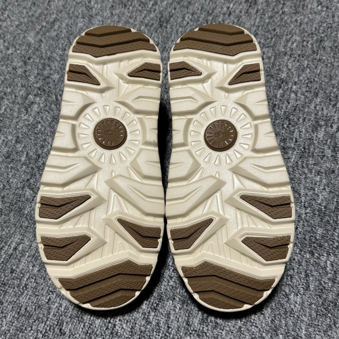 图片[8]-平台外贸专供 UGG 中性款雪地靴 1144096 十年品牌制鞋代工厂生产线出品 注重每一处细节 隆丰A级真羊皮毛一体 完全遵循ZP工艺流程打造 尺码：35 36 37 38 39 40 41 42 42 44 45-选品中心