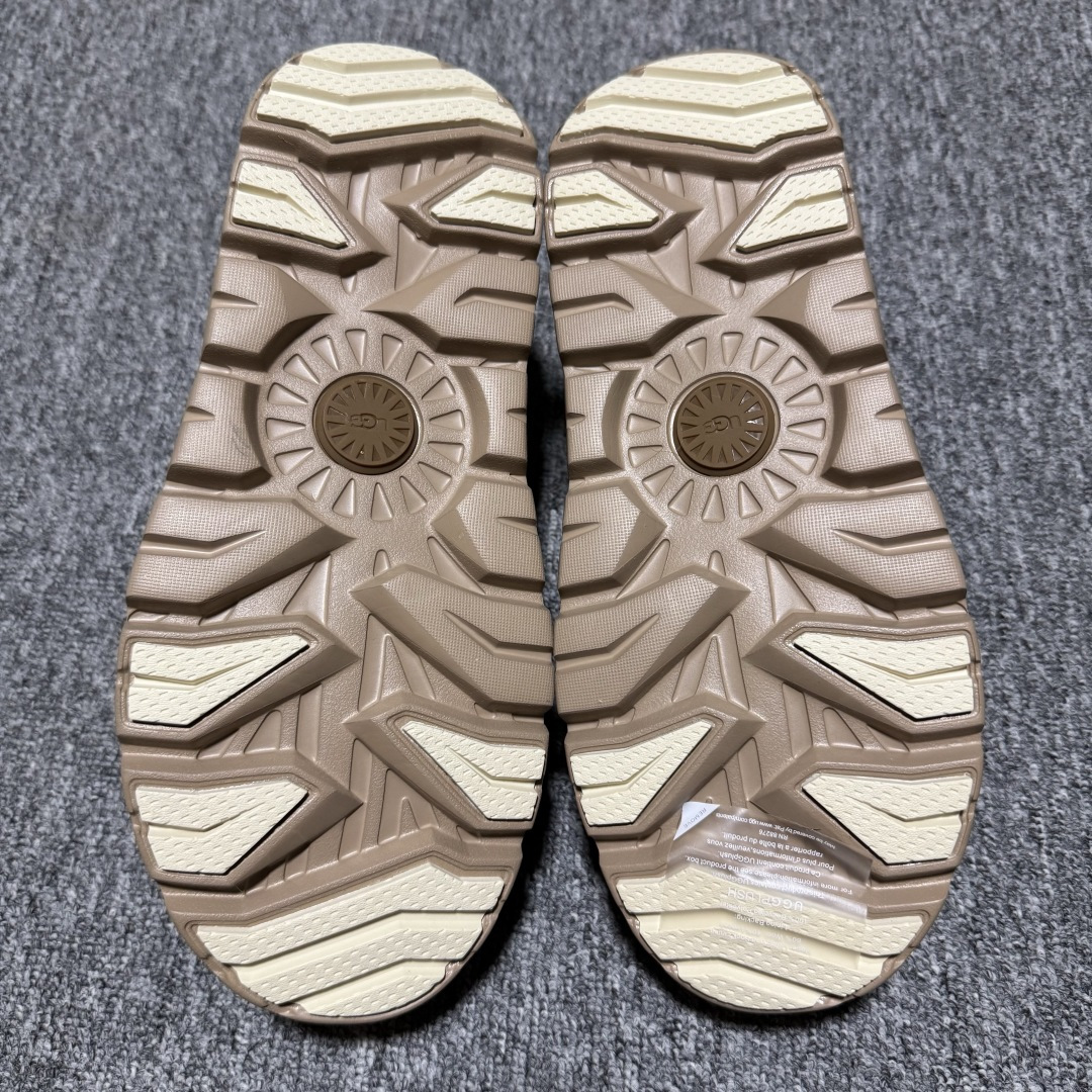 图片[9]-平台外贸专供 UGG 中性款雪地靴 1144096 十年品牌制鞋代工厂生产线出品 注重每一处细节 隆丰A级真羊皮毛一体 完全遵循ZP工艺流程打造 尺码：35 36 37 38 39 40 41 42 42 44 45-选品中心