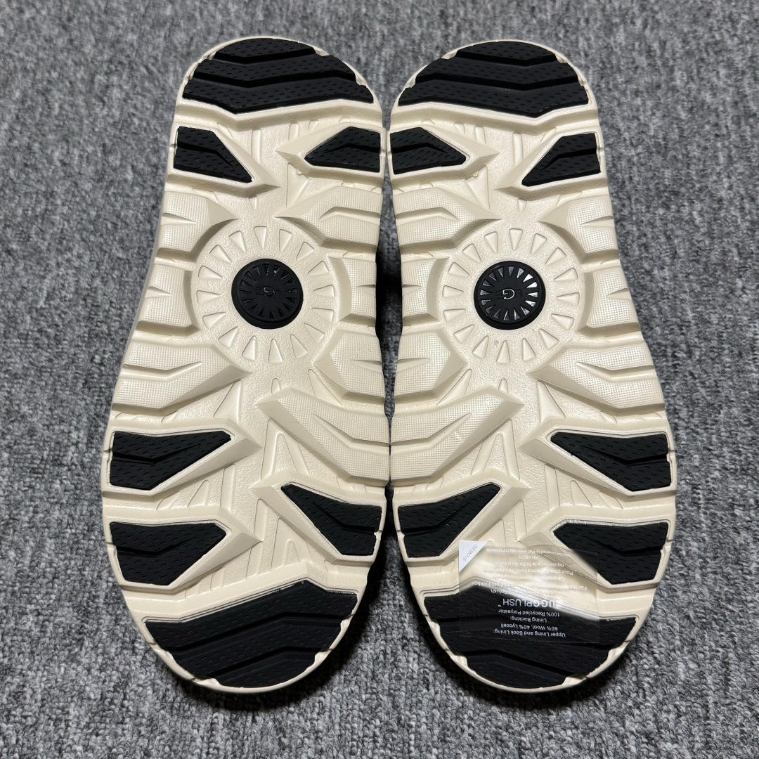 图片[7]-平台外贸专供 UGG 中性款雪地靴 1144096 十年品牌制鞋代工厂生产线出品 注重每一处细节 隆丰A级真羊皮毛一体 完全遵循ZP工艺流程打造 尺码：35 36 37 38 39 40 41 42 42 44 45-选品中心