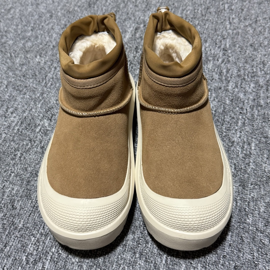 平台外贸专供 UGG 中性款雪地靴 1174196 十年品牌制鞋代工厂生产线出品 注重每一处细节 隆丰A级真羊皮毛一体 完全遵循ZP工艺流程打造 尺码：35 36 37 38 39 40 41 42 42 44 45-选品中心