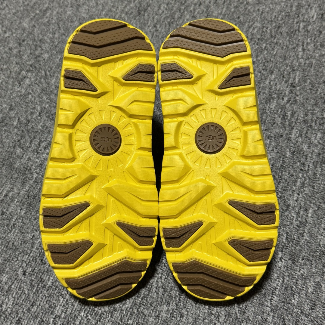 图片[6]-平台外贸专供 UGG 中性款雪地靴 1174196 十年品牌制鞋代工厂生产线出品 注重每一处细节 隆丰A级真羊皮毛一体 完全遵循ZP工艺流程打造 尺码：35 36 37 38 39 40 41 42 42 44 45-选品中心