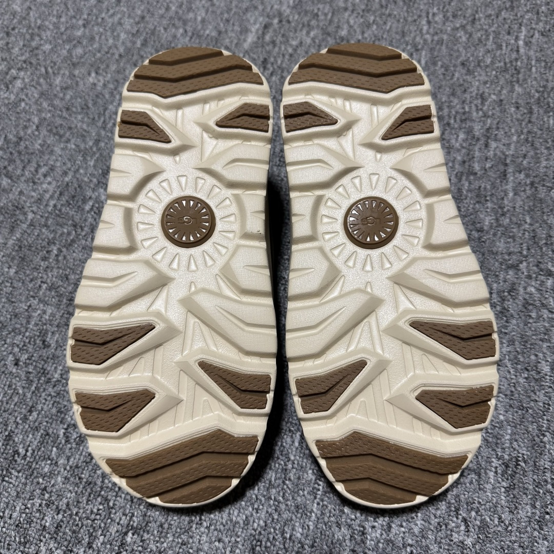 图片[3]-平台外贸专供 UGG 中性款雪地靴 1174196 十年品牌制鞋代工厂生产线出品 注重每一处细节 隆丰A级真羊皮毛一体 完全遵循ZP工艺流程打造 尺码：35 36 37 38 39 40 41 42 42 44 45-选品中心