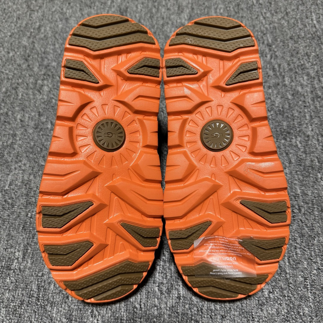 图片[9]-平台外贸专供 UGG 中性款雪地靴 1143991 十年品牌制鞋代工厂生产线出品 注重每一处细节 隆丰A级真羊皮毛一体 完全遵循ZP工艺流程打造 尺码：35 36 37 38 39 40 41 42 42 44 45-选品中心