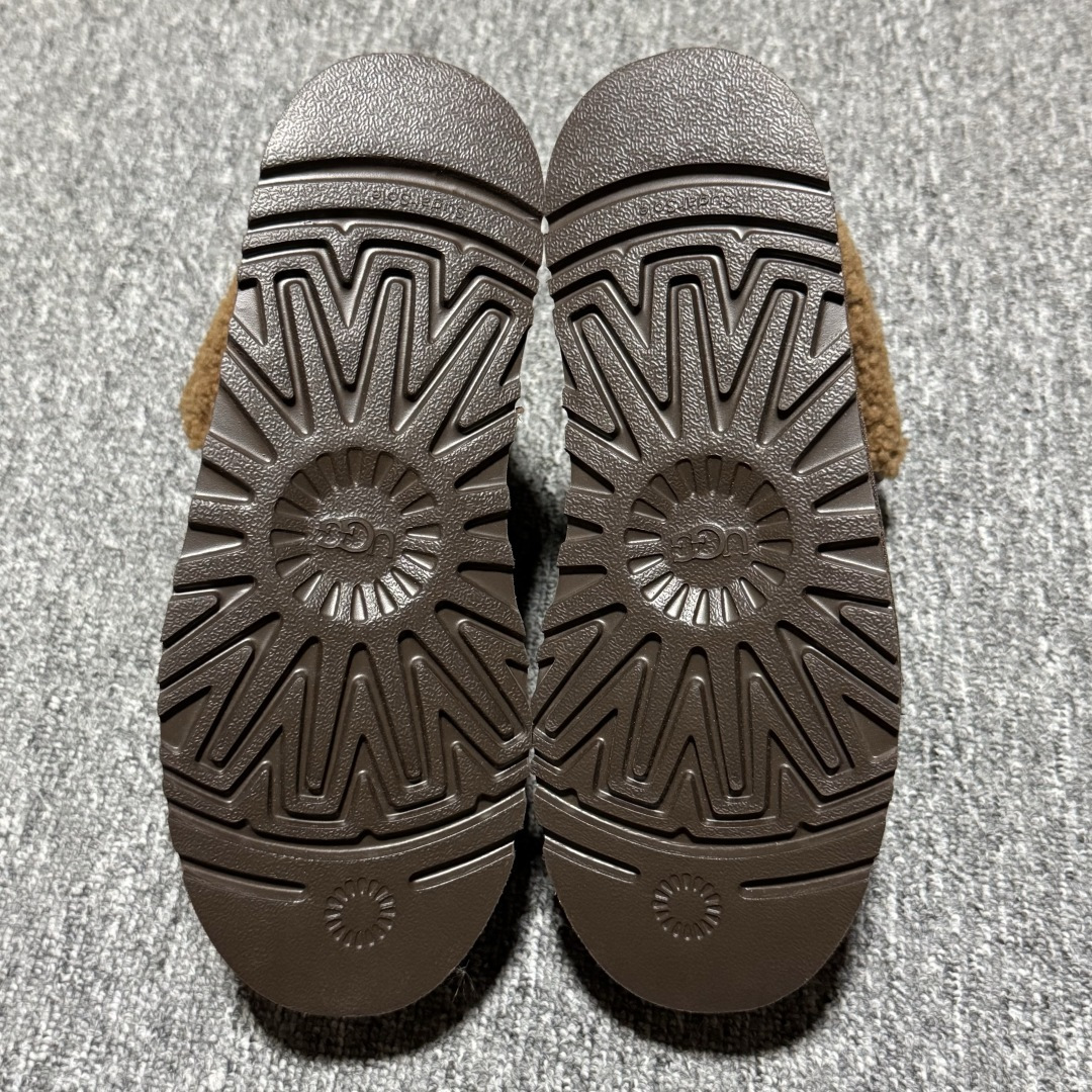 图片[3]-平台外贸专供 UGG 女款雪地靴 1143954 十年品牌制鞋代工厂生产线出品 注重每一处细节 隆丰A级真羊皮毛一体 完全遵循ZP工艺流程打造 尺码：35 36 37 38 39 40-选品中心